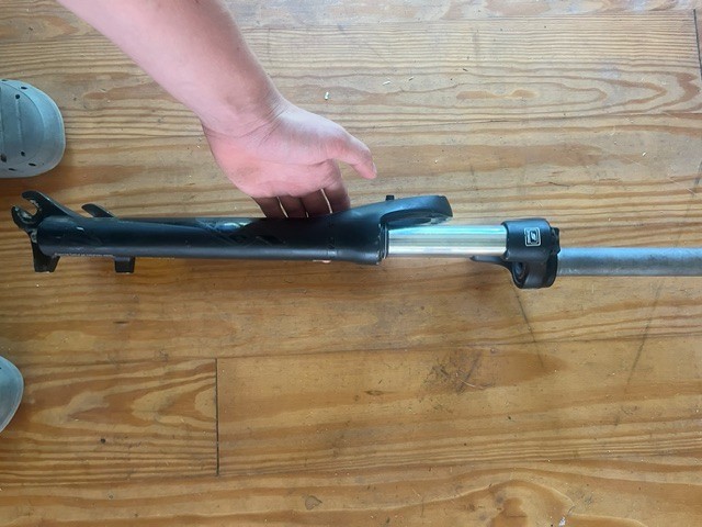 SR Suntour XCE 27.5″ QR Disc Suspension Fork 100mm travel, 1-1/8″ Steerer Tube