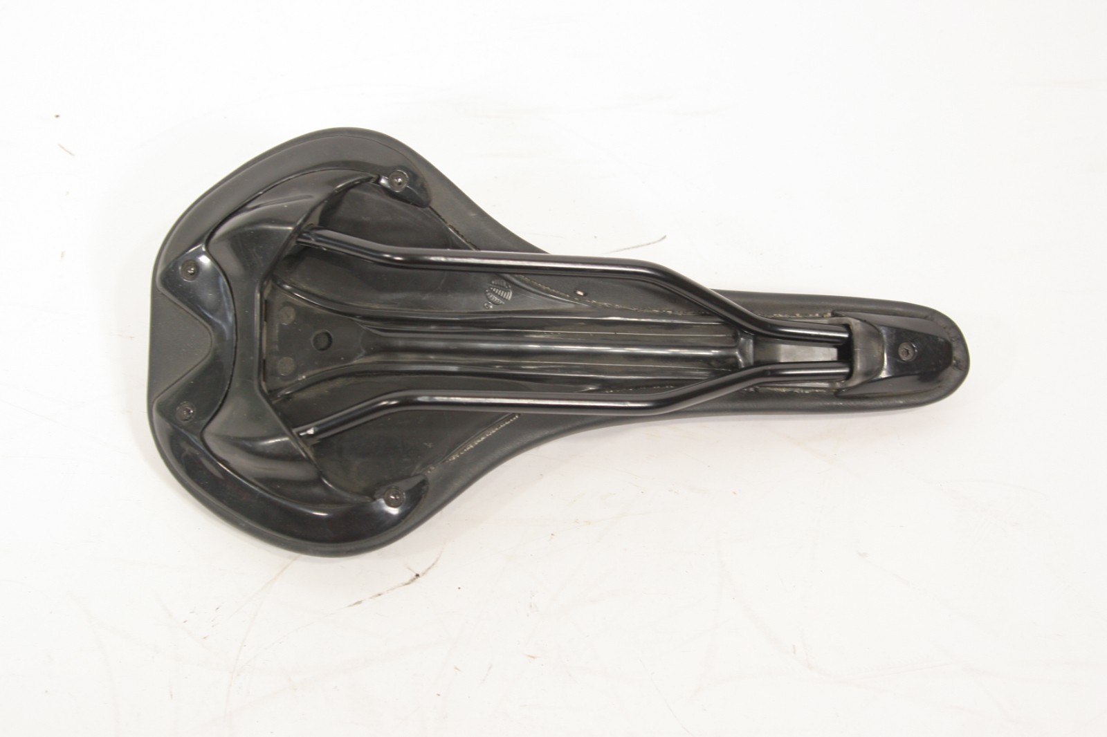 Velo SL-A481 Saddle w Steel Rails Black 143 x 280 mm VL5