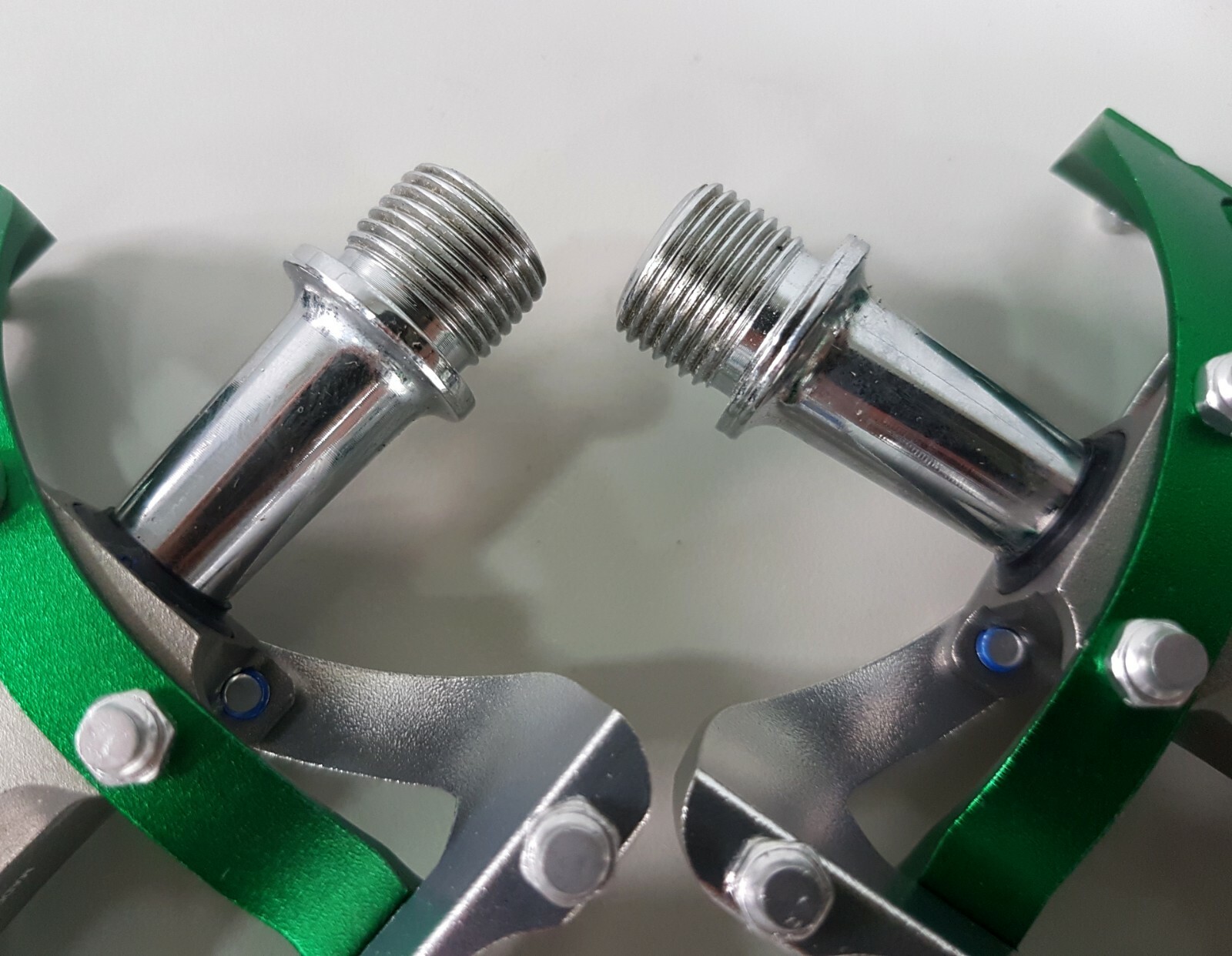 MDH Change – Small Area PVB03 275g 92x75x30mm Bicycle Pedal Silver Green