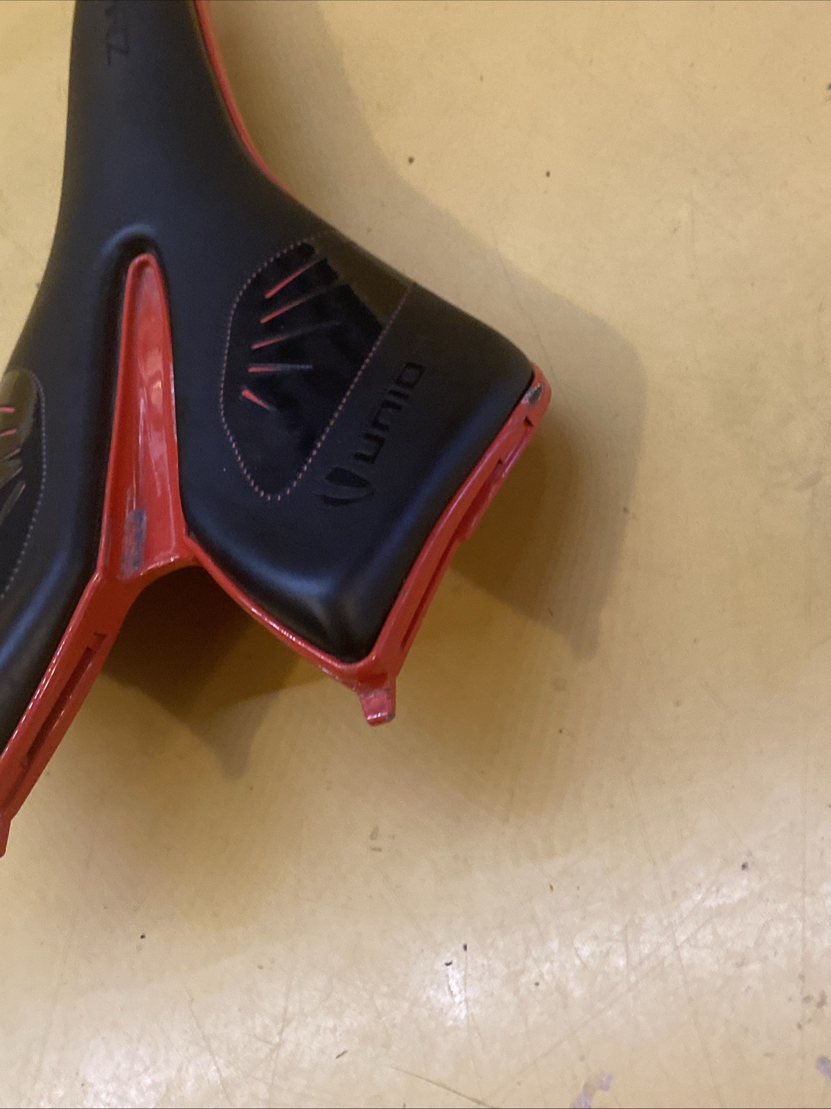 Black & Red UNION SPORT HARZ 265mm x 145mm Carbon Rail Saddle