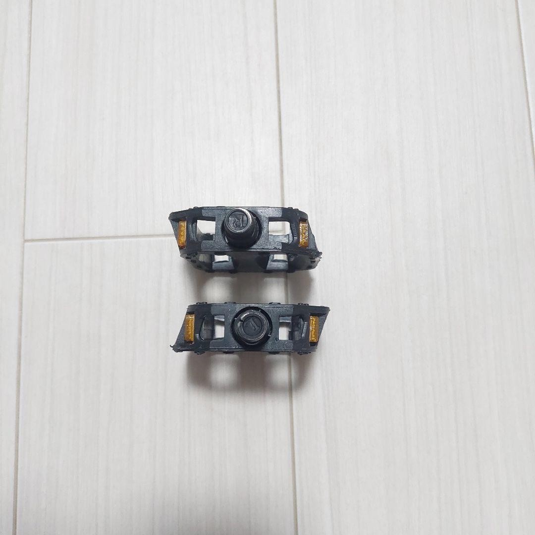 Flat pedal with reflector black