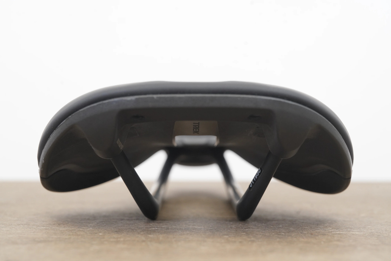 NEW TAKE-OFF 145mm Bontrager Verse Pro Carbon Rail Road Saddle 178g