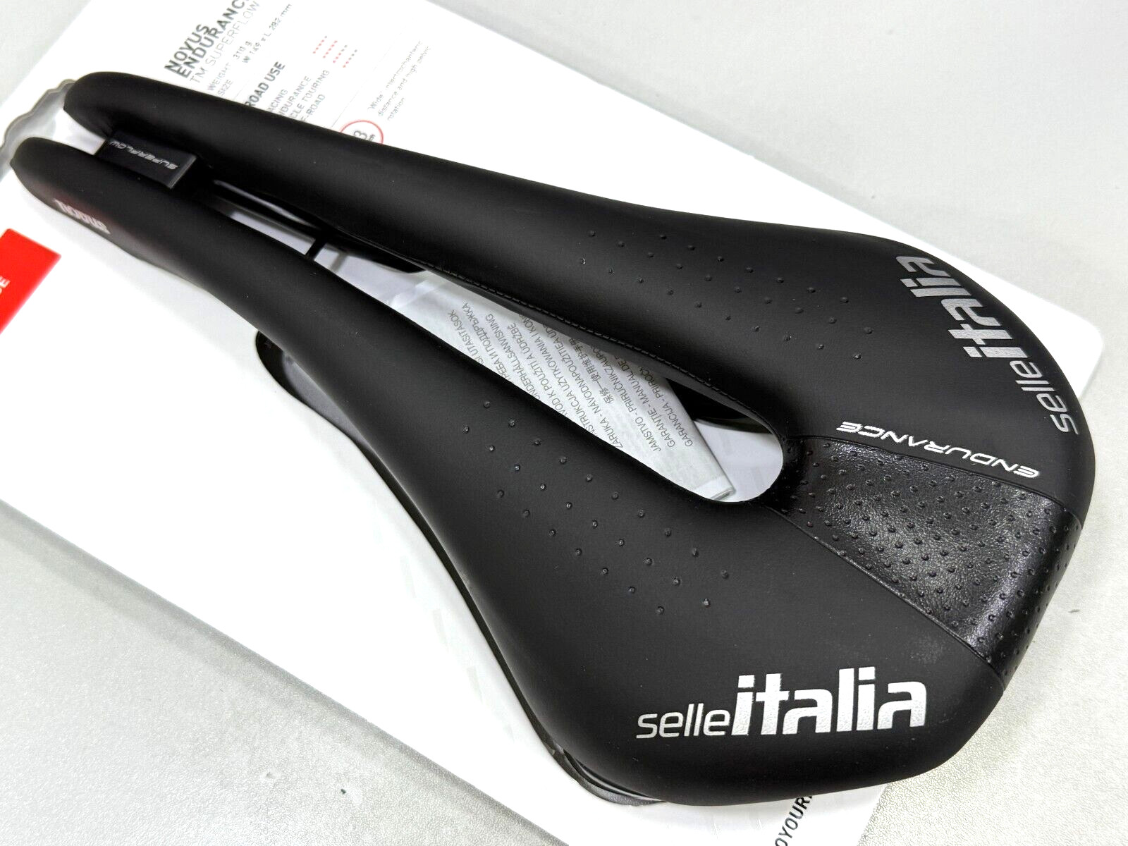Selle Italia Novus Endurance TM Superflow Manganese Rail Saddle L3 (149x 282mm)