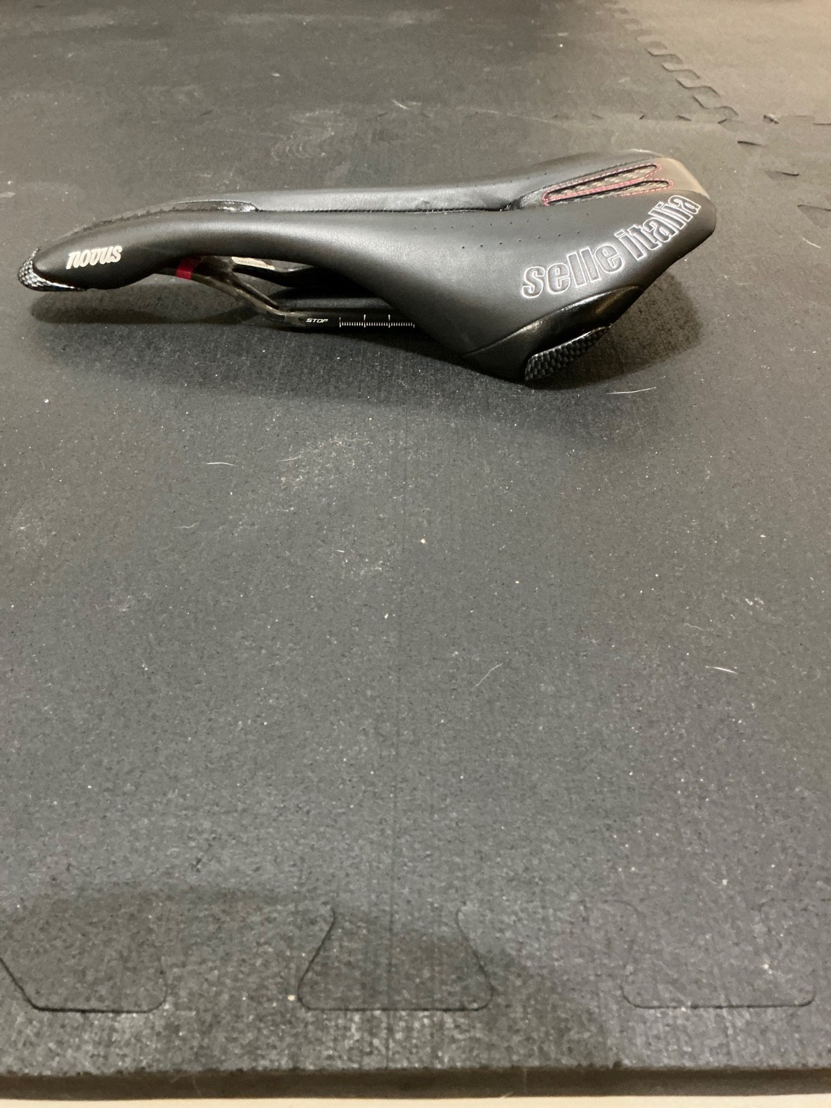 Selle Italia SLR Boost Kit Carbonio Superflow Saddle – Black