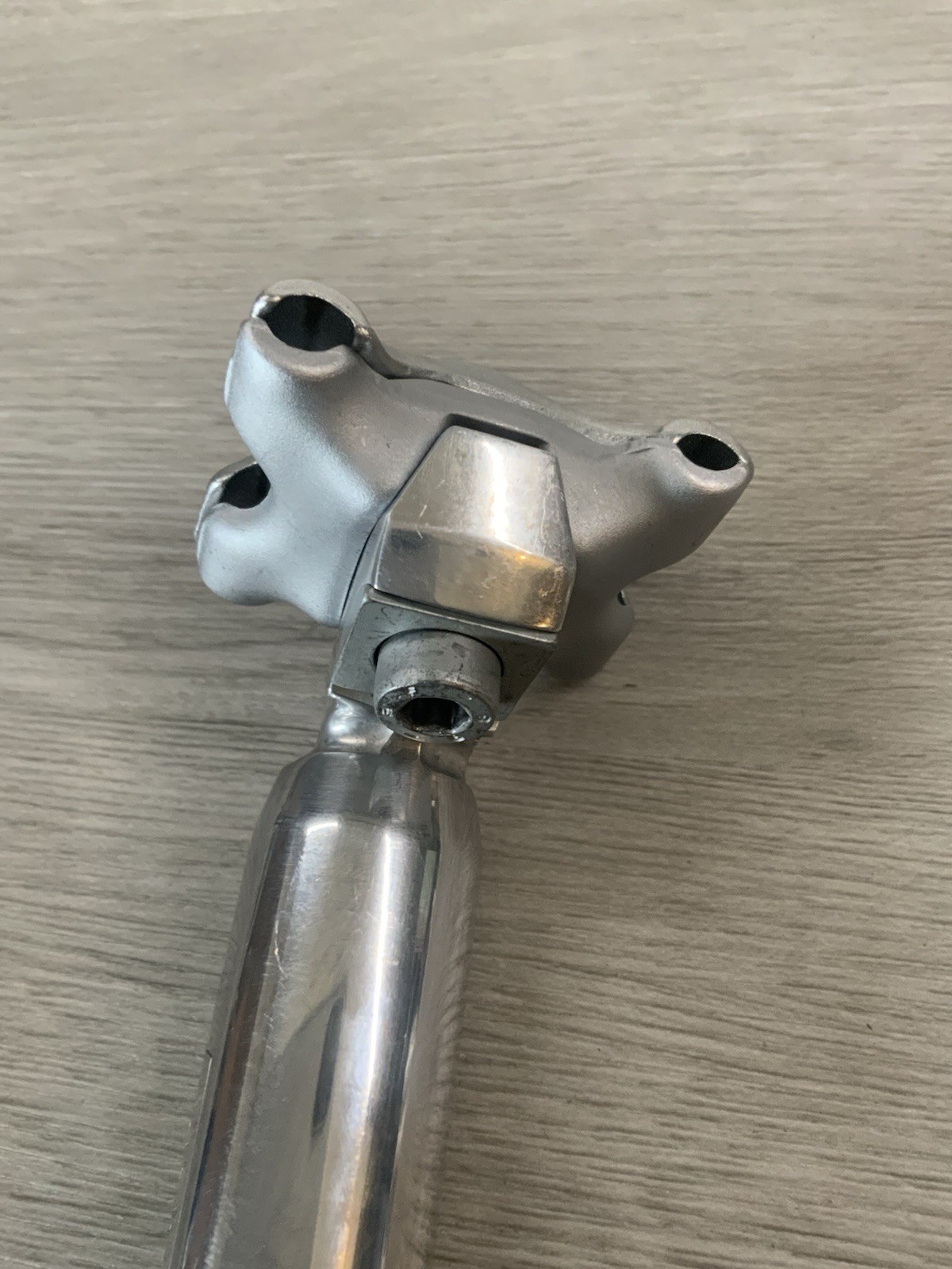 CAMPAGNOLO RECORD SEAT POST 27.2 MM 210 MM TOTAL LENGTH 226 GRAMS VERTICAL LOGO