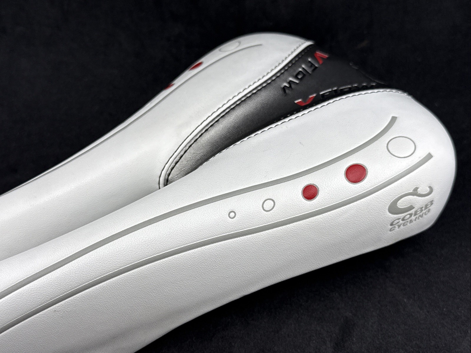 Cobb PLUS White Silver Red 132mm Hollow Cro-Mo Rail Road Cutout Saddle 302 Grams