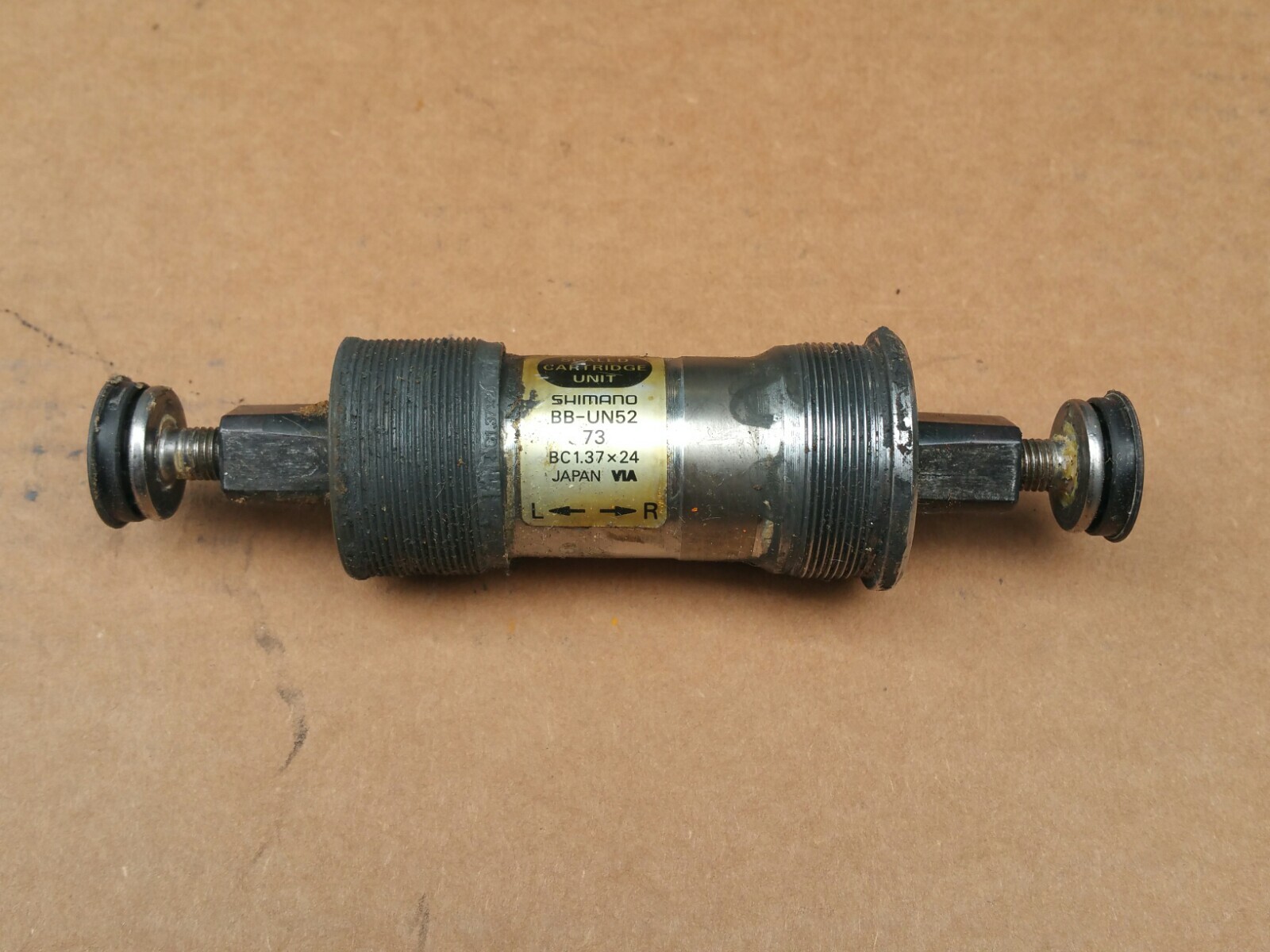 Shimano BB-UN52 Cartridge Bottom Bracket 73mm Shell 114mm Spindle made in Japan