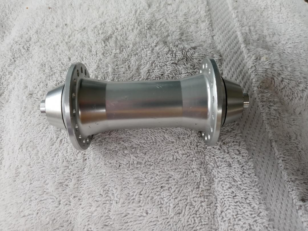 Ringle Front Hub 32 Hole Silver/no box New old Stock 80s