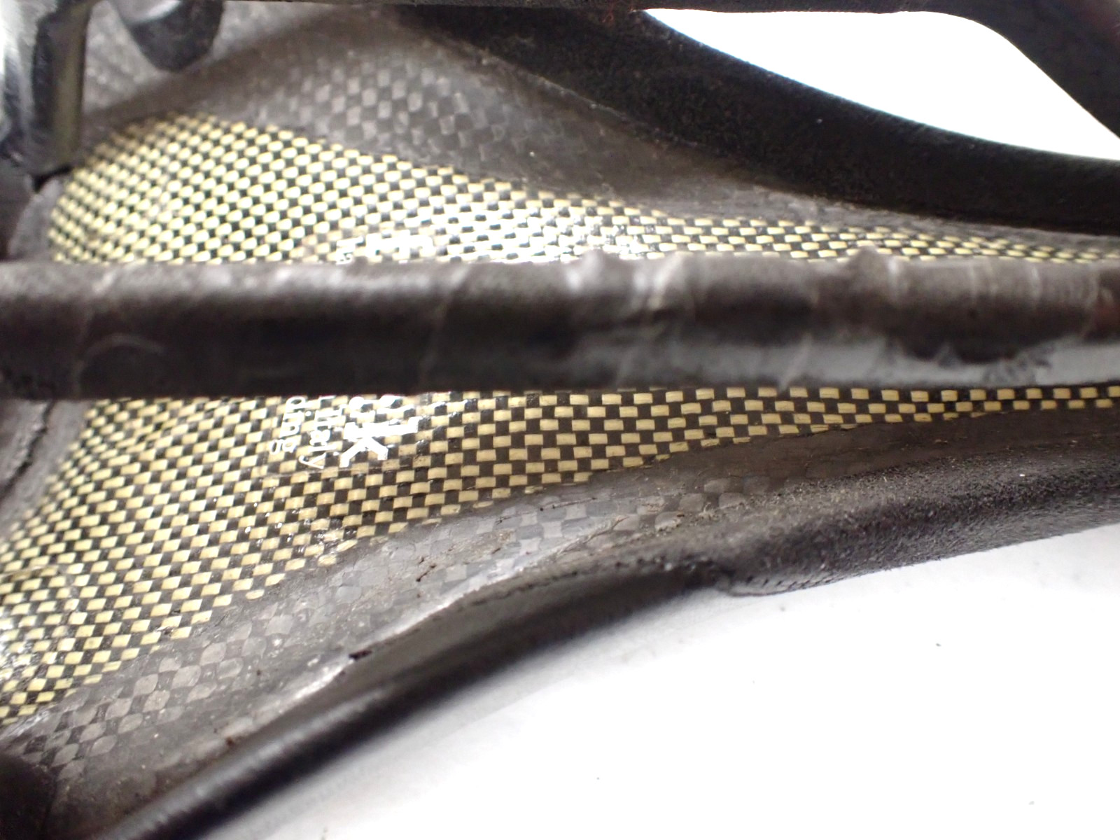 Fizik Aliante Twin Flex Road Bike Perforated Saddle with Carbon Braided Rails