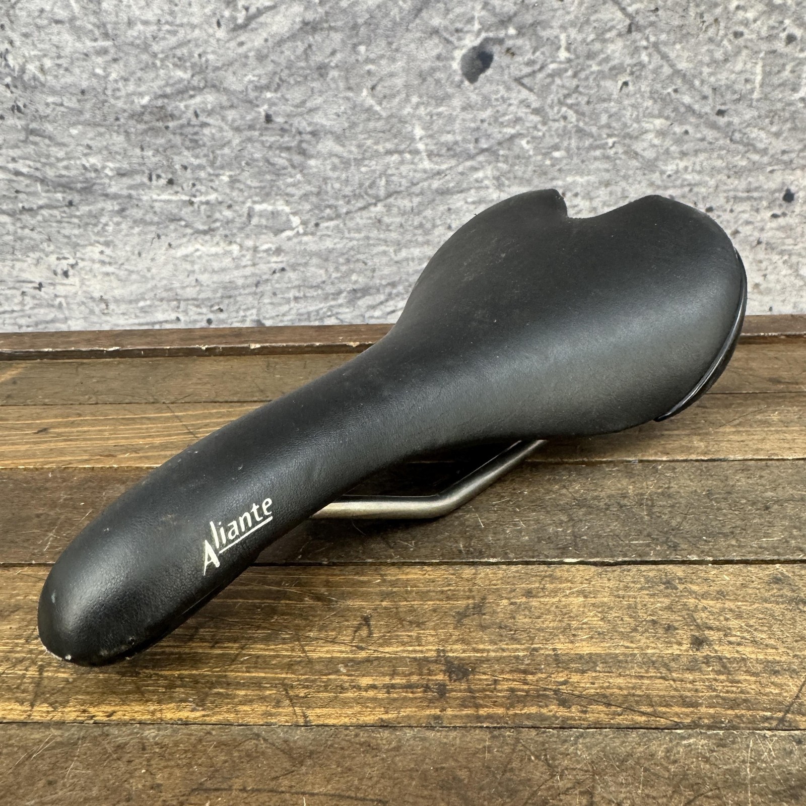Fi’zi:k Aliante Bicycle Saddle Seat Carbon Titanium Road Bike Italy Black 230g T