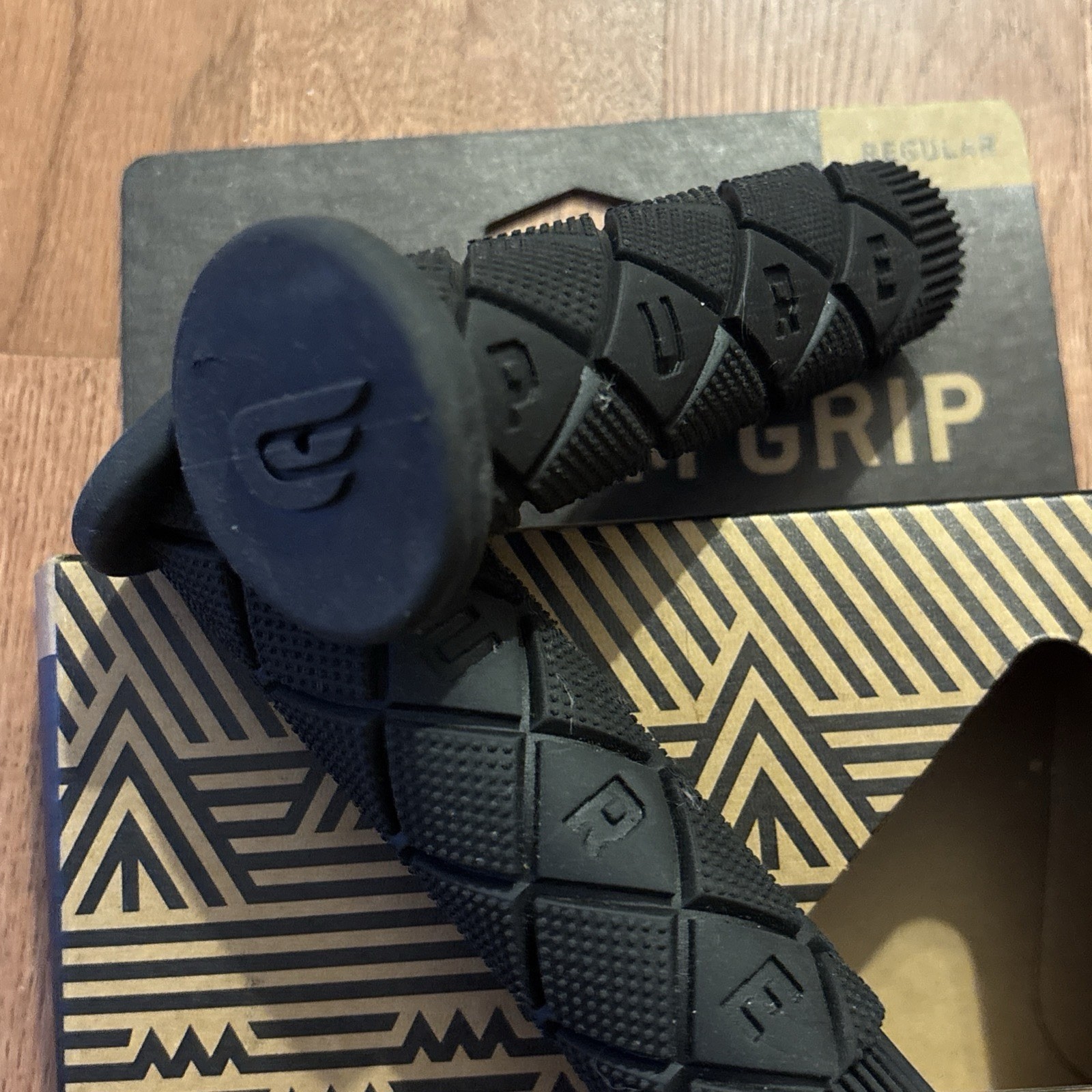 PNW Loam Grip Regular Black