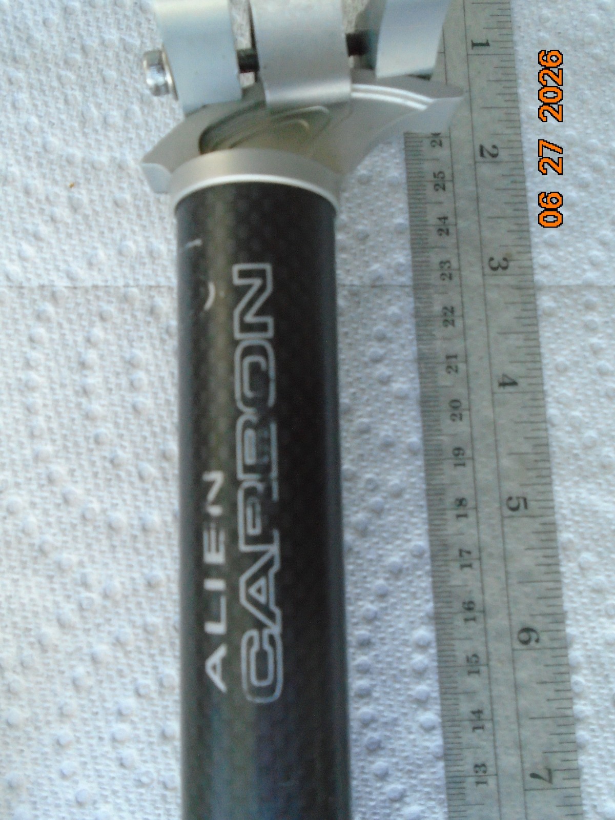 USE Alien Carbon Seatpost, 27.2 mm, 240 mm, Black