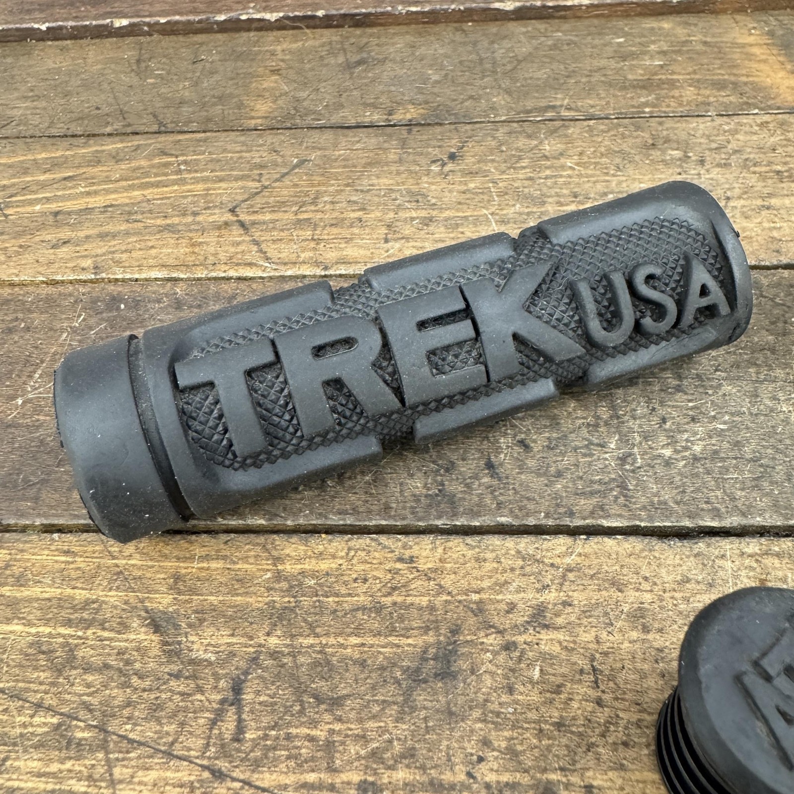 Trek USA Handlebar Grips Pair Black Rubber ATI Bar Ends Bike MTB 990 970 90s