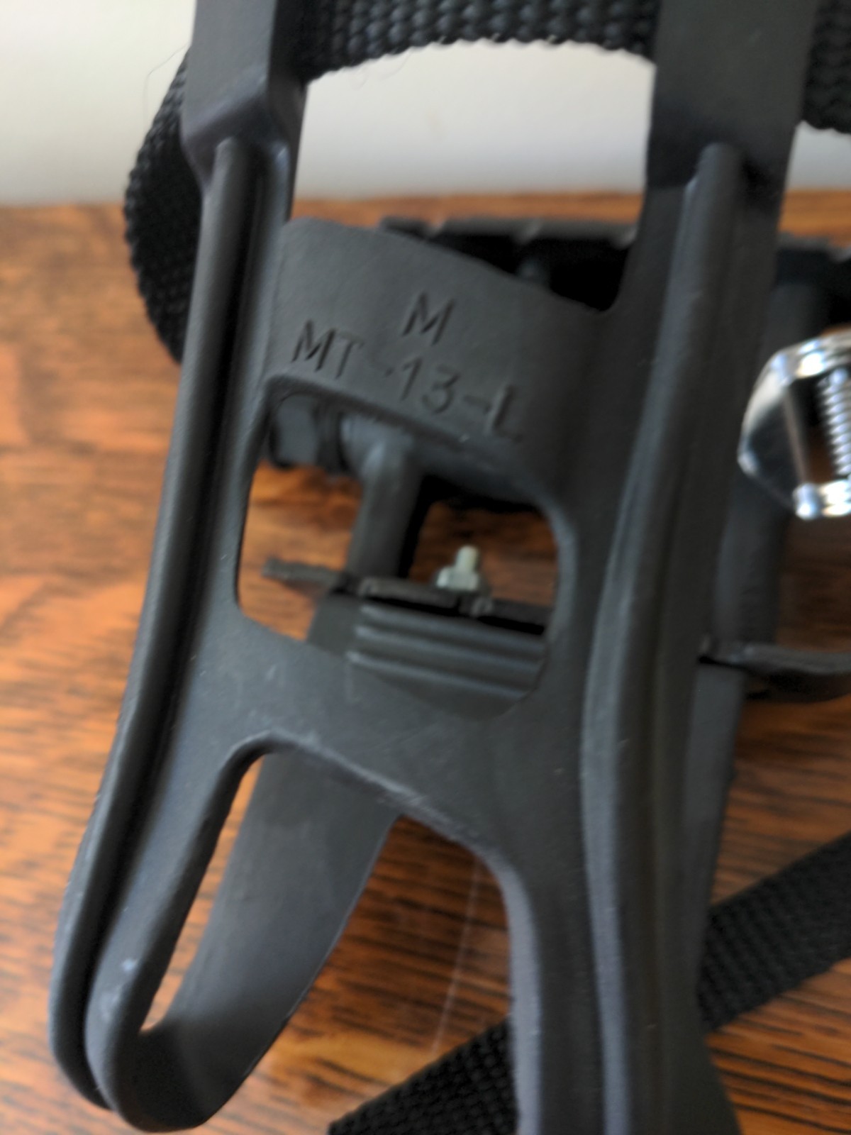 New Wellgo Bicycle Bike Pedals R125 w/ Clips and Straps MT-13 Left and Right