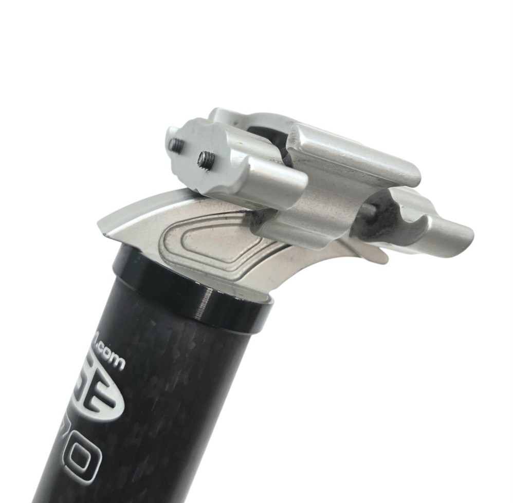 USE Alien Twin Bolt Carbon Fiber Seatpost 27.2 × 270mm Black 138g