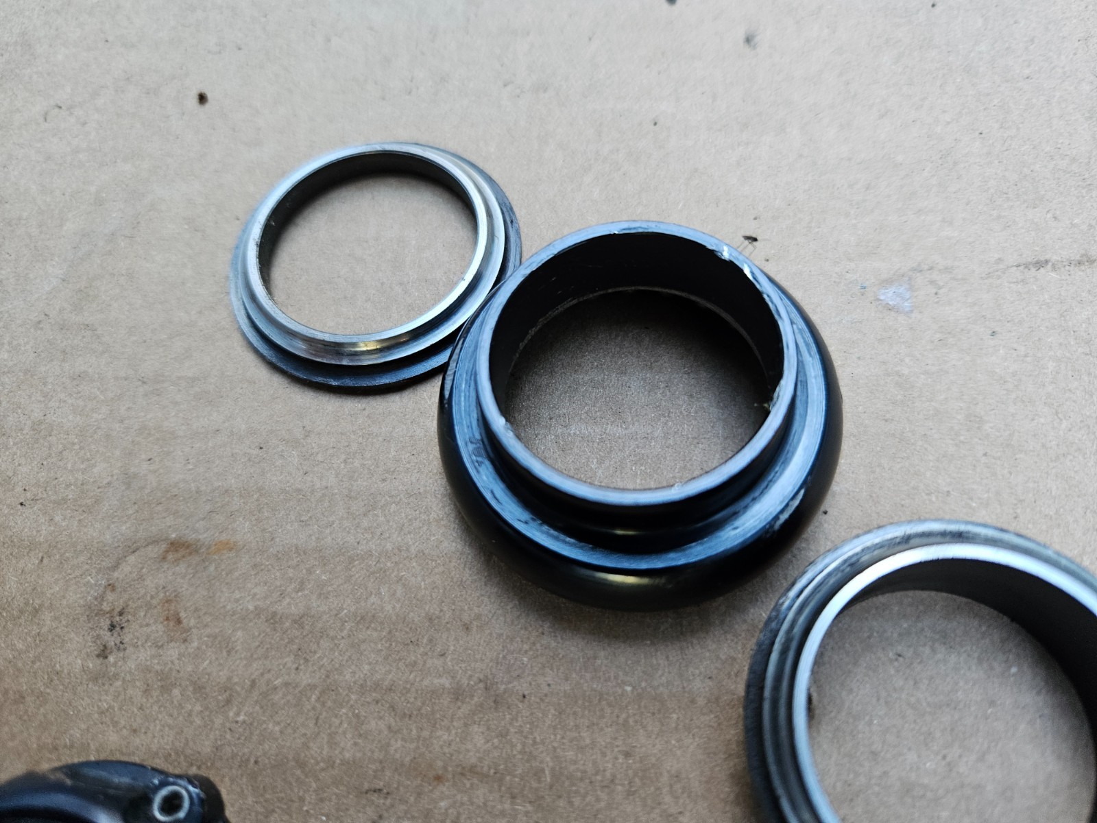 Vintage 90s Specialized 1-1/8″ Threaded Headset Black made in Japan