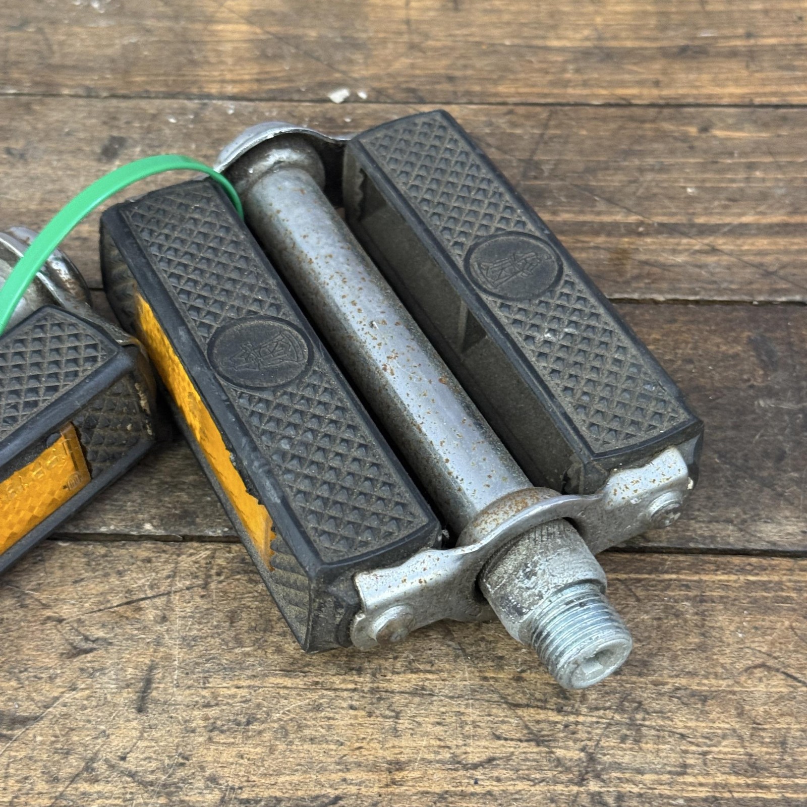 Vintage Raleigh Block Bike Pedals 9/16 Black Reflector Platform Pair 598g