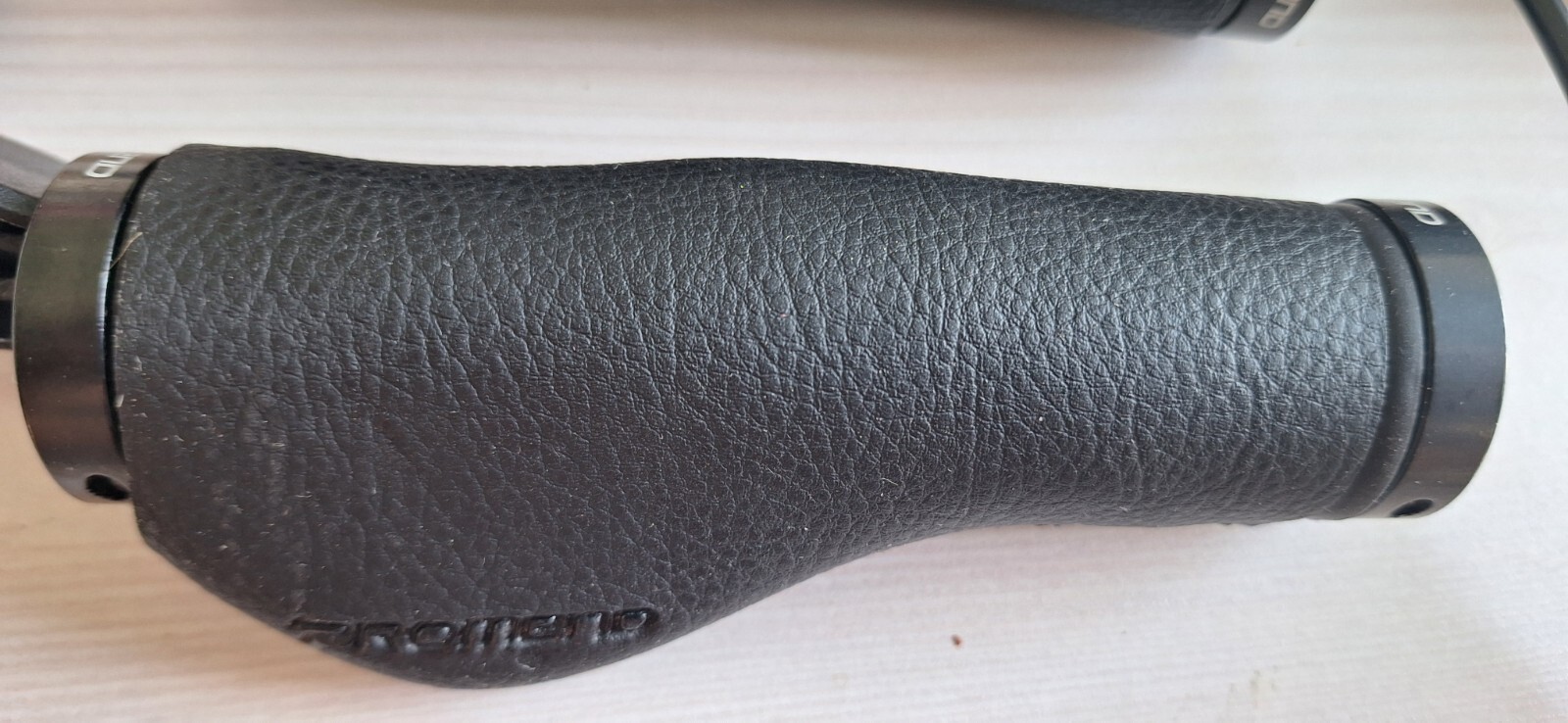 PROMEND Bicycle Sponge Leather Anti-Skid Grip Ergonomic Handle, used