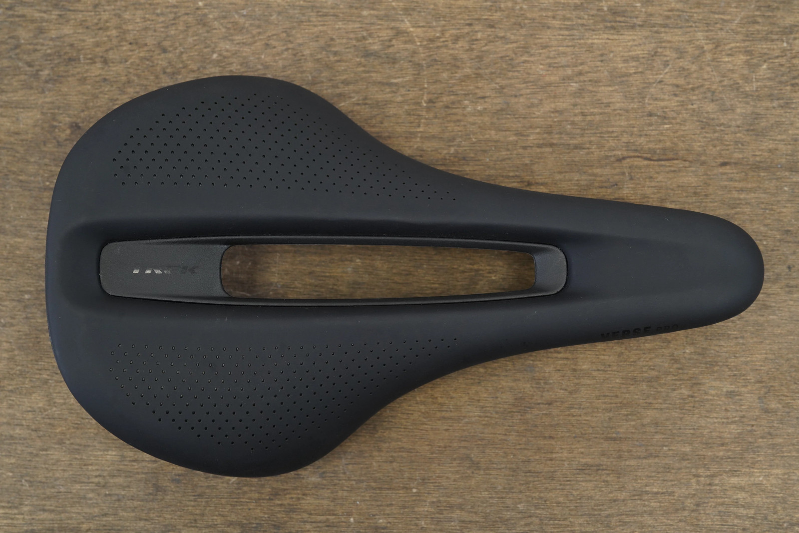 NEW TAKE-OFF 145mm Bontrager Verse Pro Carbon Rail Road Saddle 178g