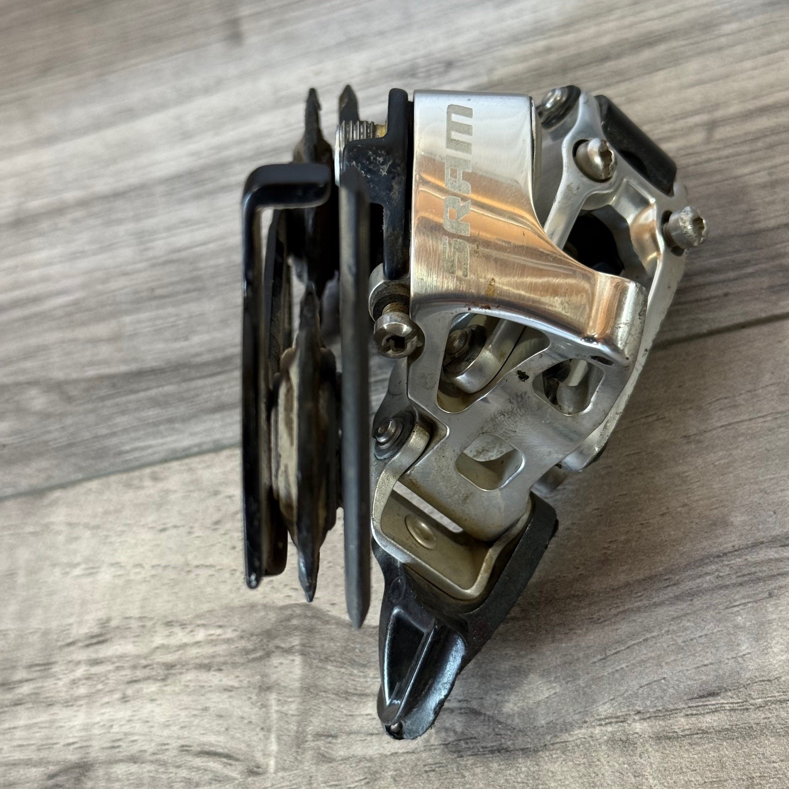 SRAM X0 9 Speed Rear Derailleur Blackbox Carbon Medium Cage CRACKED PULLEYS