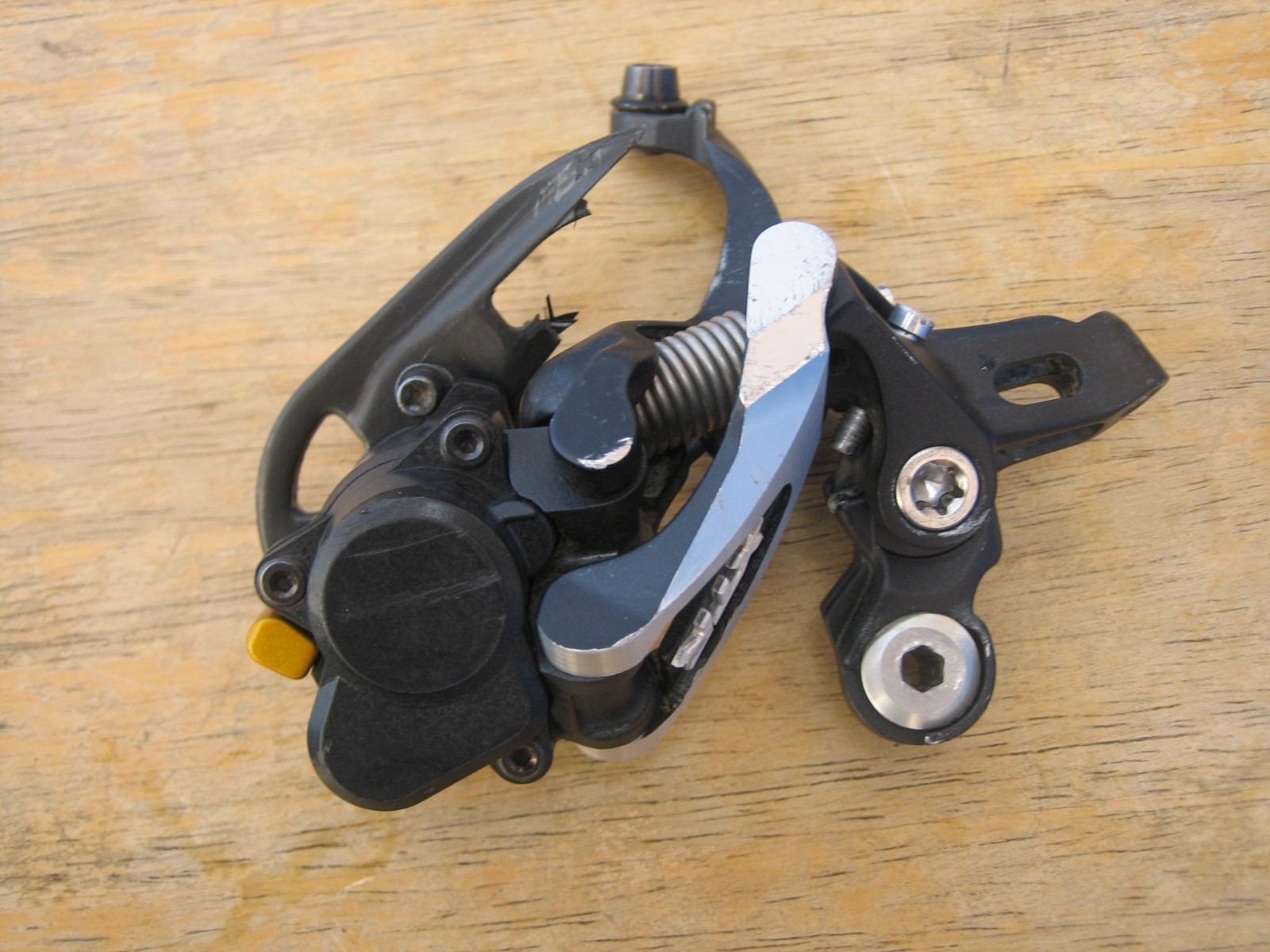 Broken Shimano XTR RD-M985 Rear Derailleur For Parts Harvesting