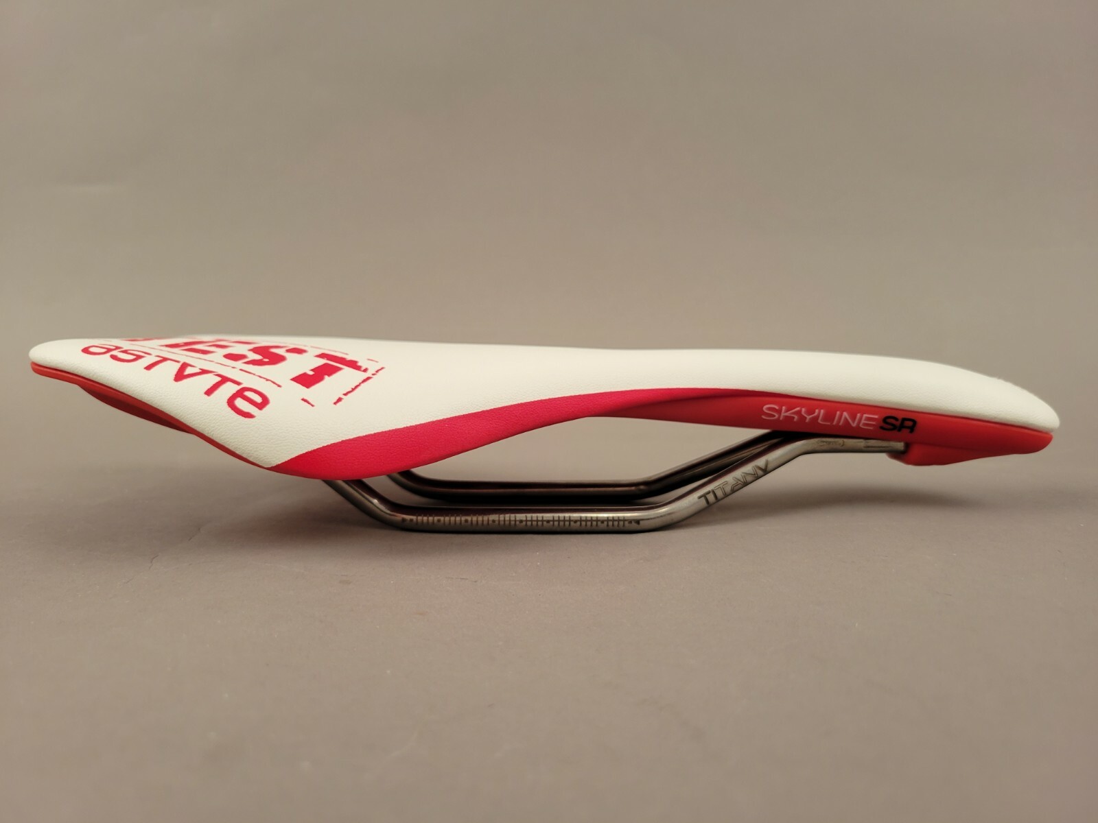 Astute SKYLINE SR White/Red Road Bike Made In Italy Test Saddle