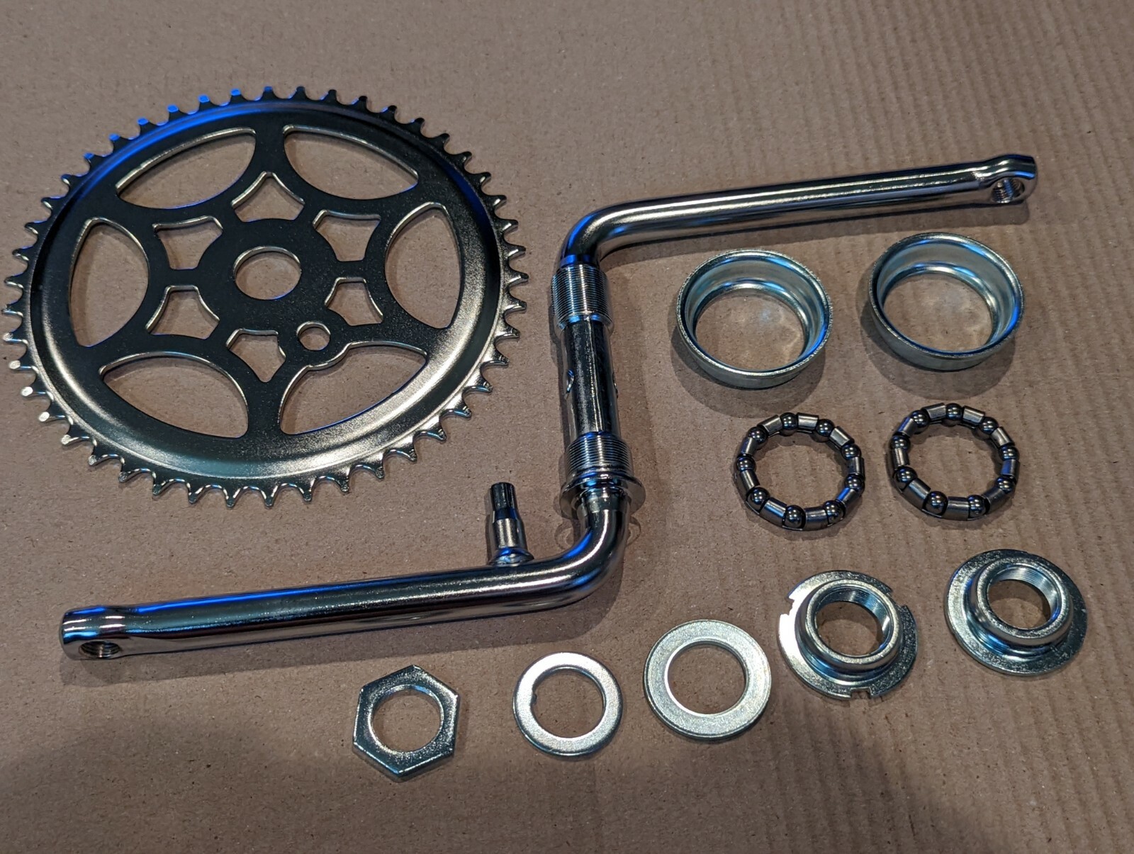 SCHWINN B-6 STYLE SPROCKET 46 T, CRANKS 6&1/2 » & BOTTOM BEARING SET