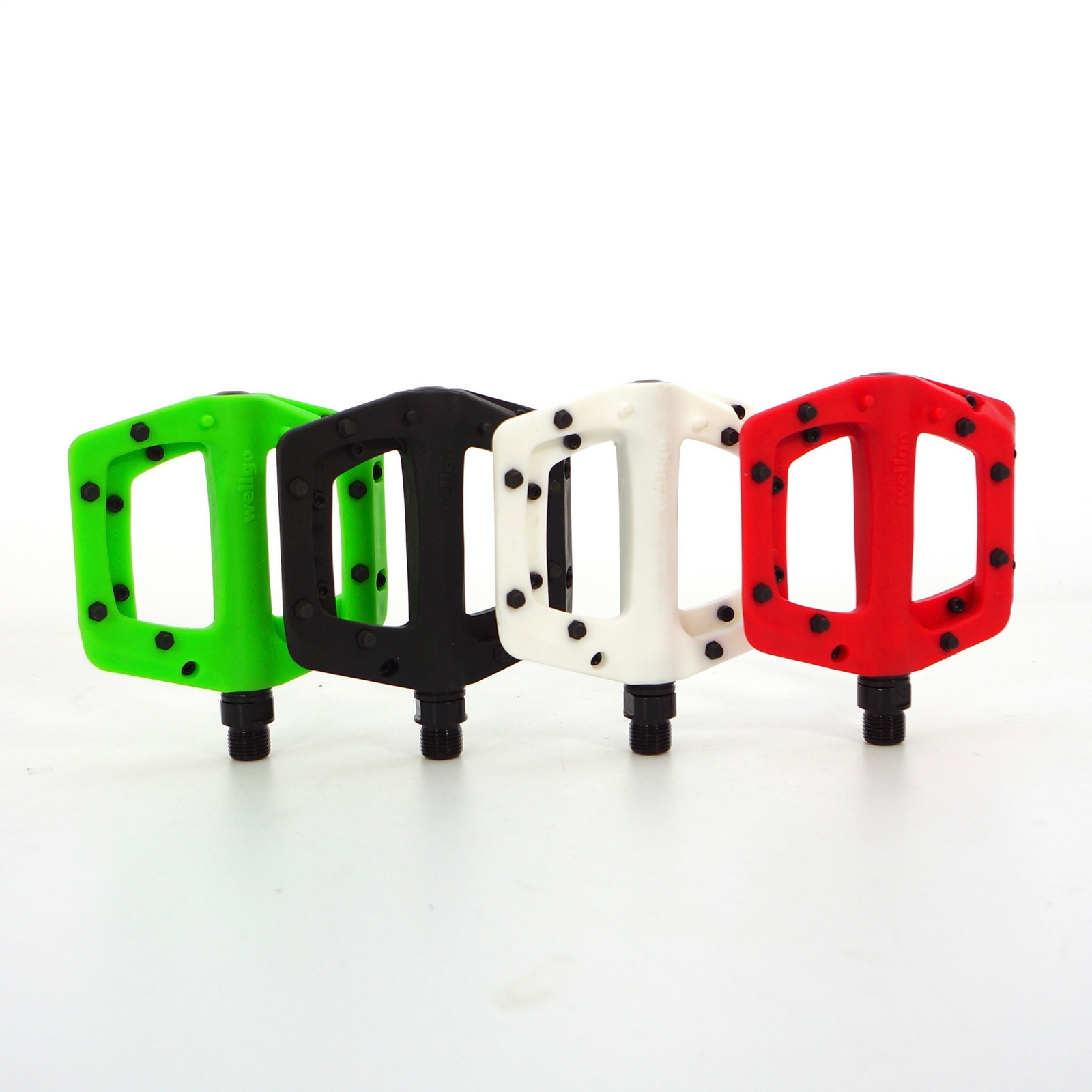 Wellgo Nylon Composite Flat Platform Bicycle Pedals MTB BMX 16-Pin Sealed 9/16″