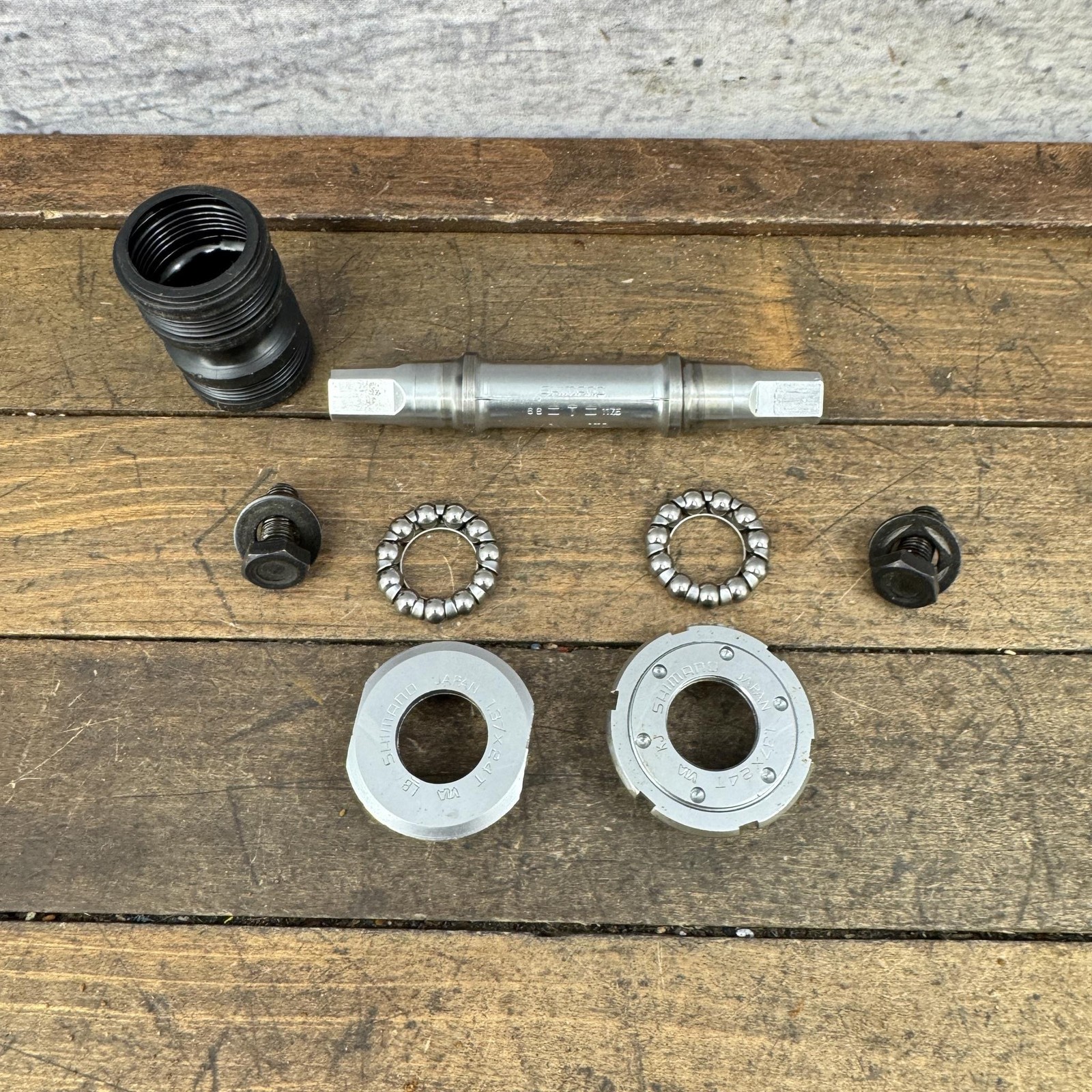 Vintage Shimano Deore Bottom Bracket 68mm 1.37×24 BSA JIS Square Taper Japan