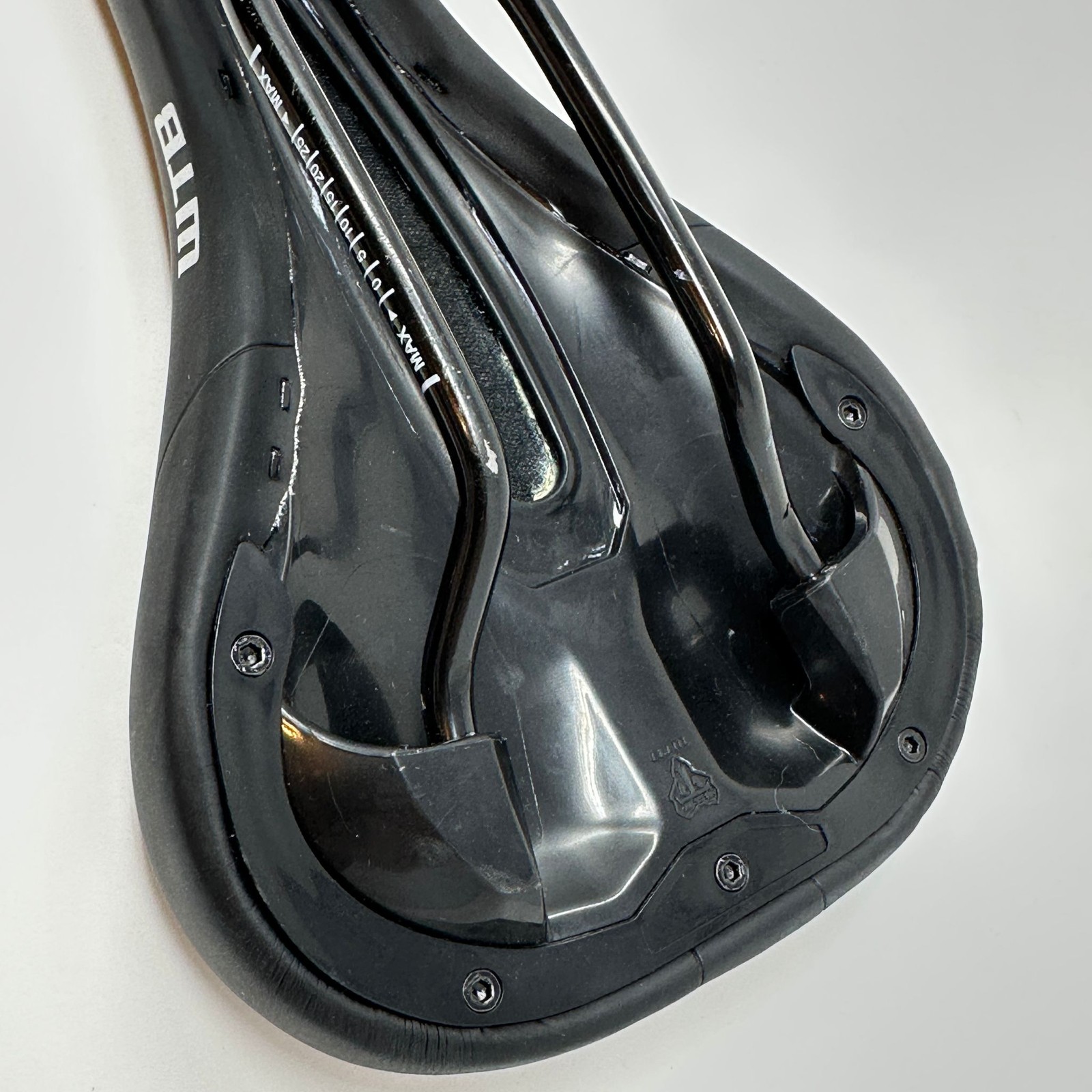 WTB Volt Bike Saddle Comfort Mountain Road Seat 142 mm Wide 320g Steel Rails