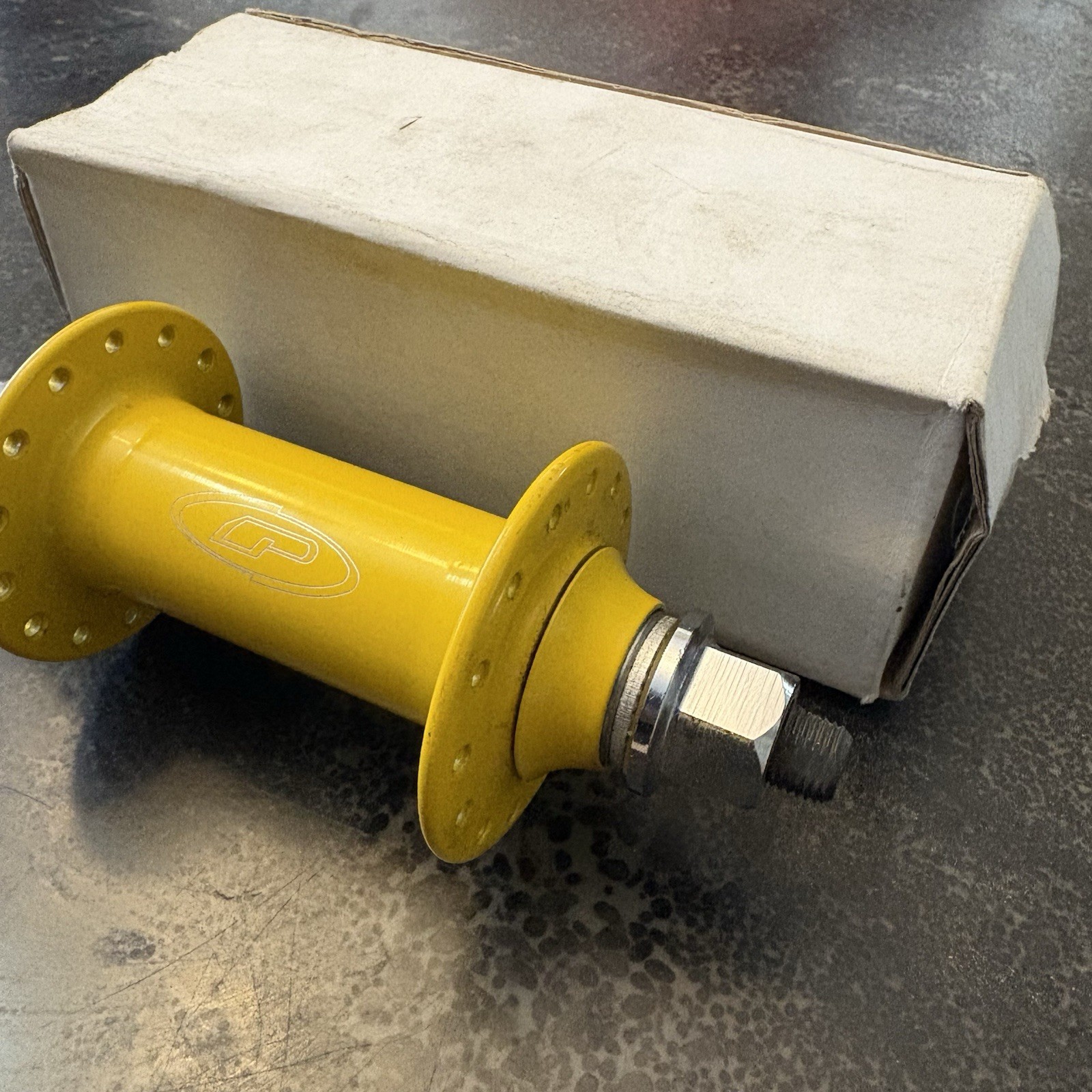 NEW-Powerlite BMX Sealed Bearing 28 Hole Front Hub NEW/NOS Mid-Skool-Yellow