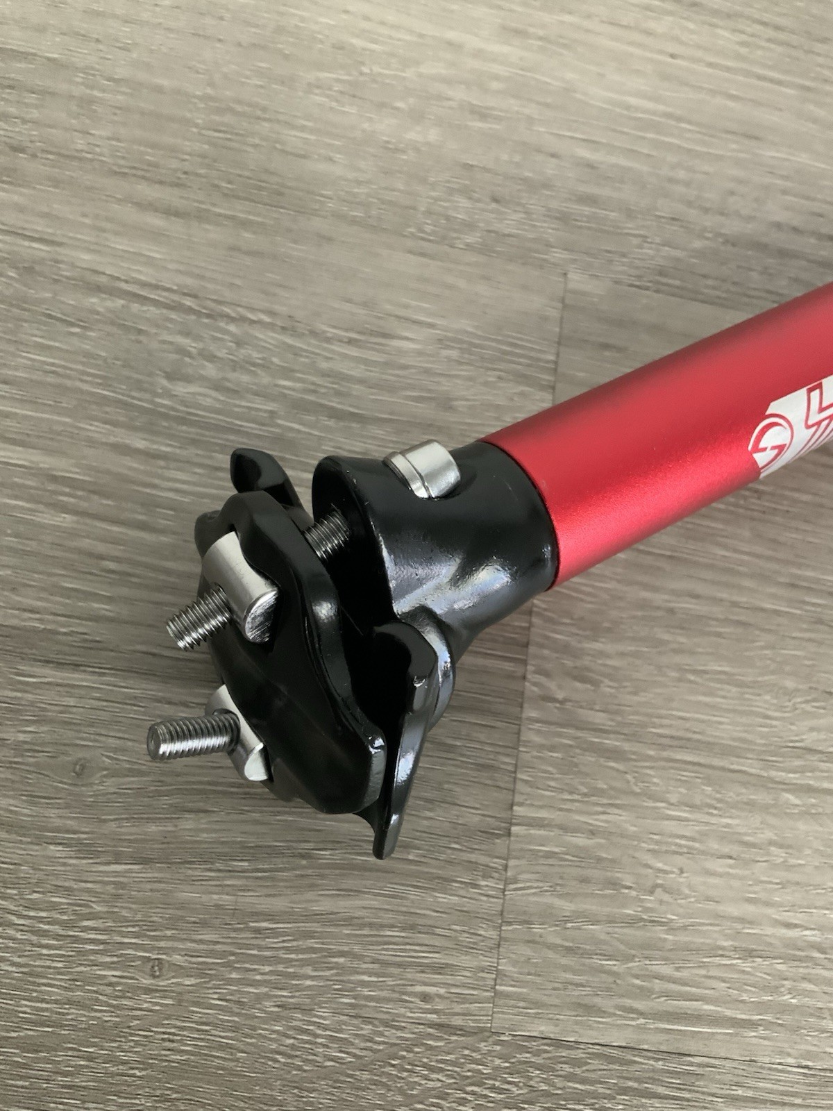 ALLOY SEAT POST 27.2 MM X 280 MM TOTAL LENGTH 294 GRAMS RED