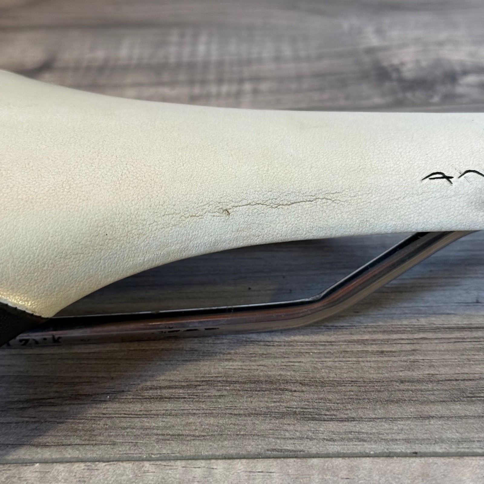 Fizik Antares Saddle K:IUM Ti Alloy Rails White with Black 139mm