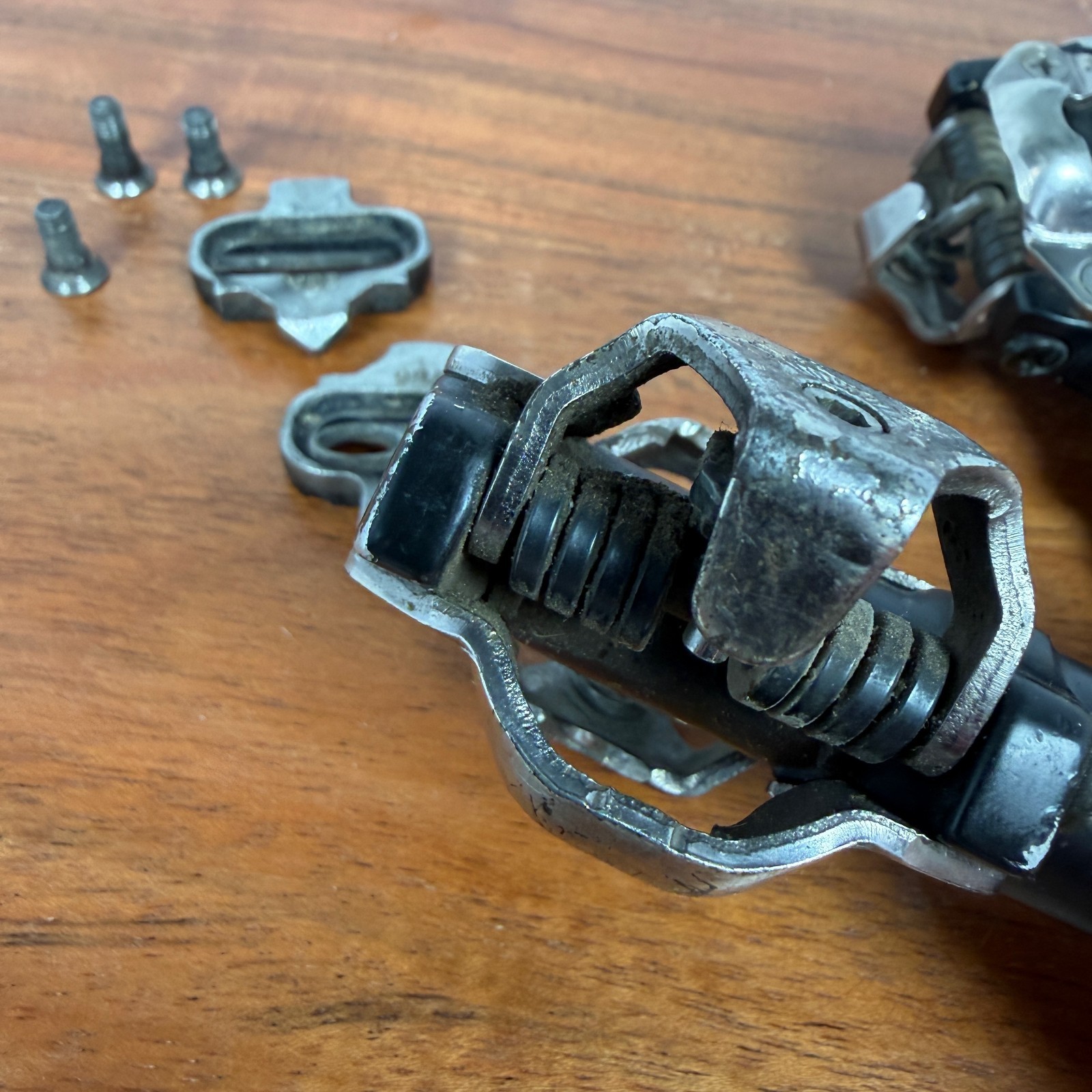 Shimano PD-M520 Clipless SPD Pedals Dual-Sided MTB Mountain Bike Pedals READ