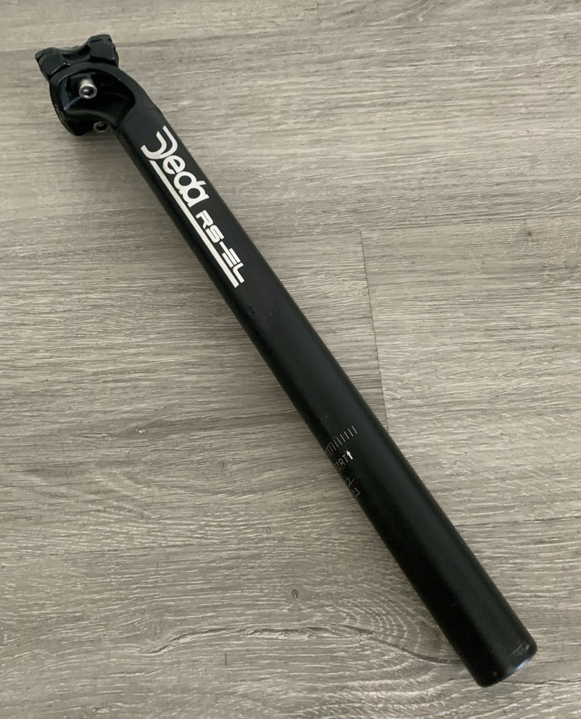 DEDA RS ALUMINUM SEAT POST 27.2 MM x 300 MM TOTAL POST LENGTH 292 GRAMS