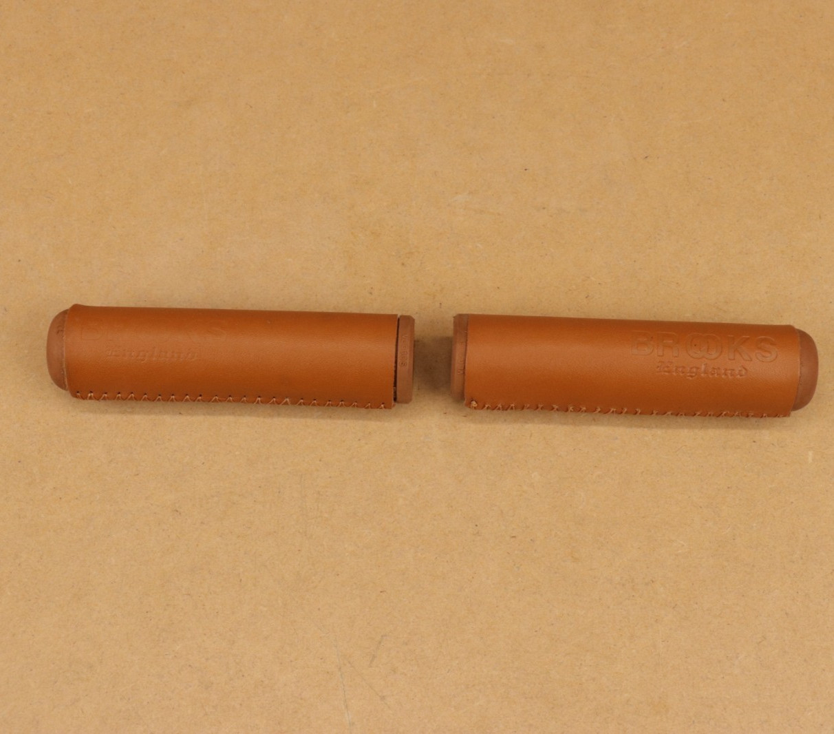 Brooks Natural Leather Covered Rubber Grips VLG105 – Honey, Vintage