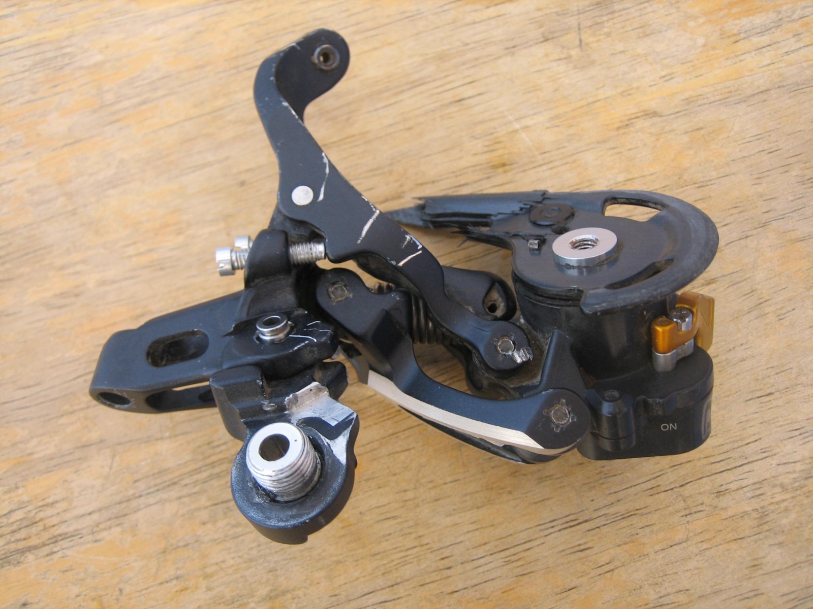 Broken Shimano XTR RD-M985 Rear Derailleur For Parts Harvesting