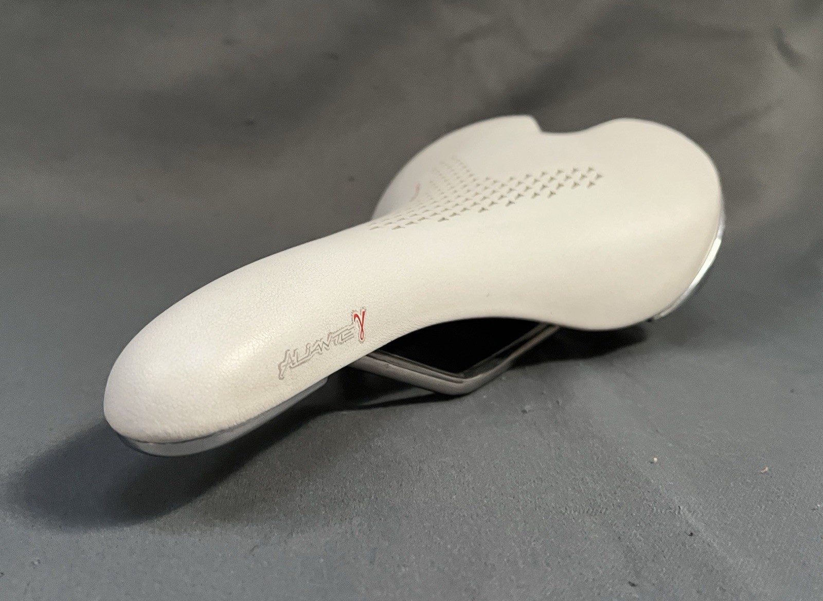Fi’zi:k Aliante Saddle White 145x265mm K:ium Rails 7×7 Twin Flex Road MTB Italy