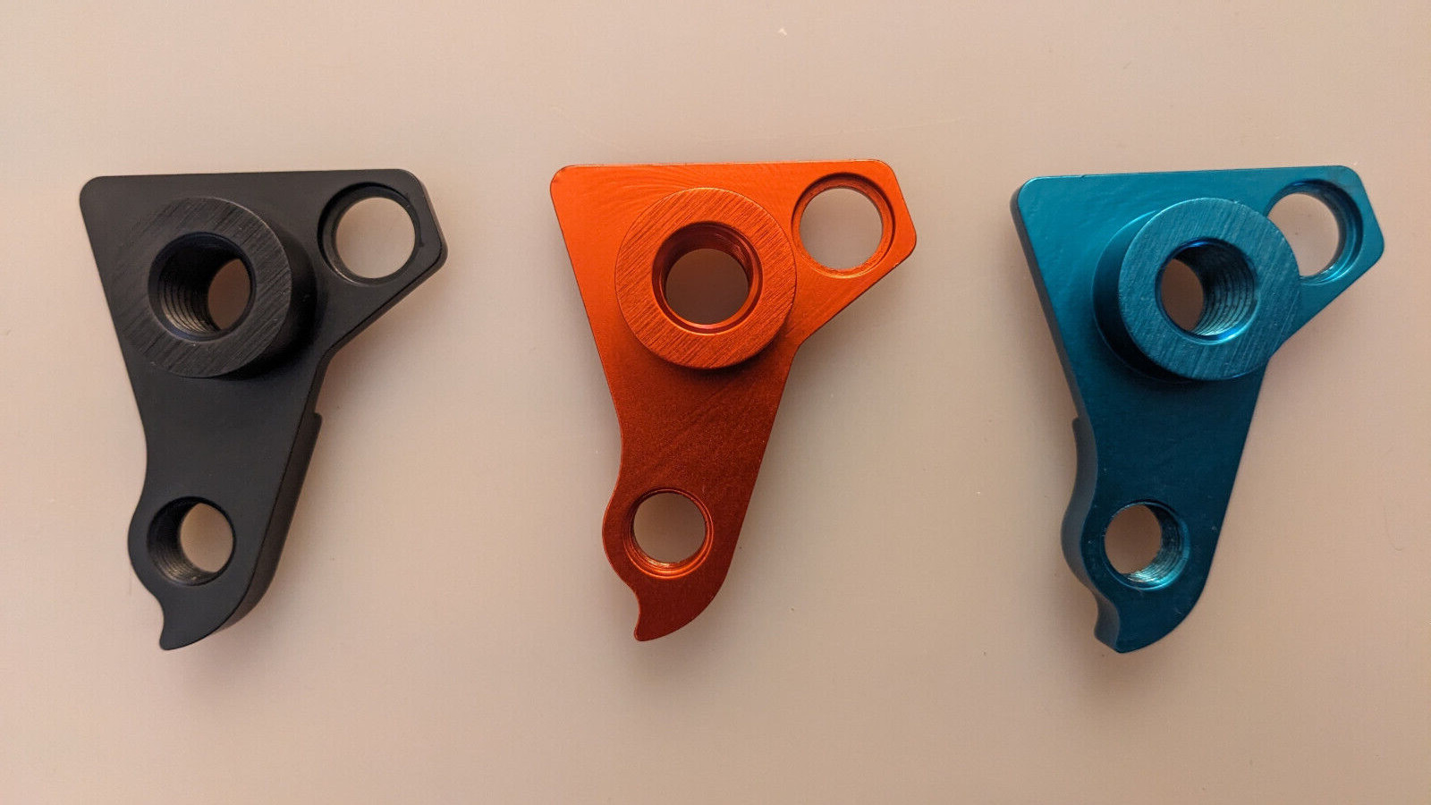 Pilo D214 Derailleur Hanger for Giant (Select Color)