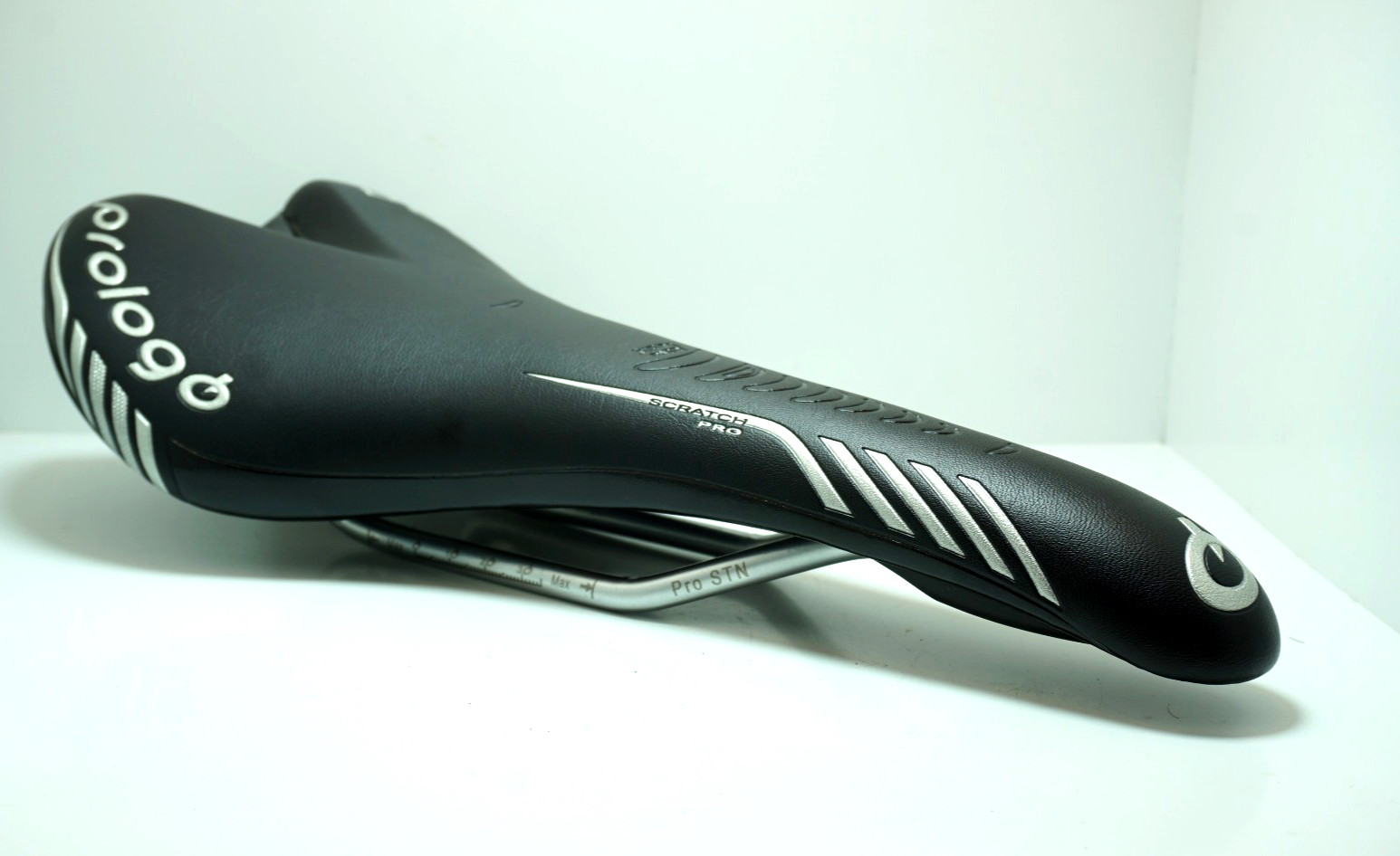 Prologo Scratch Pro Saddle Ti Rails Black 150mm