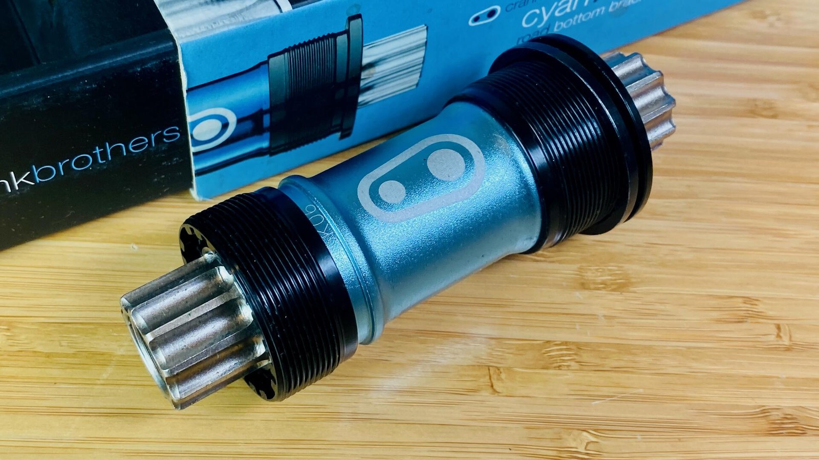 NOS crankbrothers cyanBB ISIS Bottom Bracket 108mm 68-73mm 220g