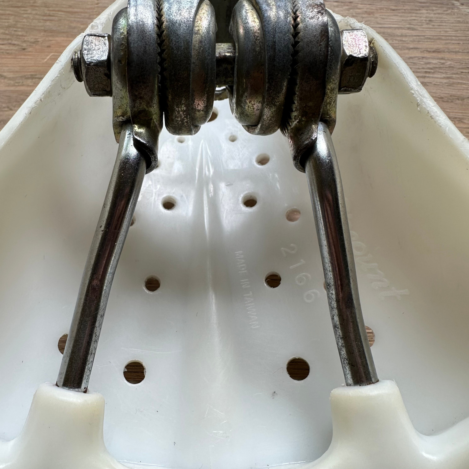 Viscount Dominator Seat 2166 CRACK BMX Old School Freestyle White Taiwan