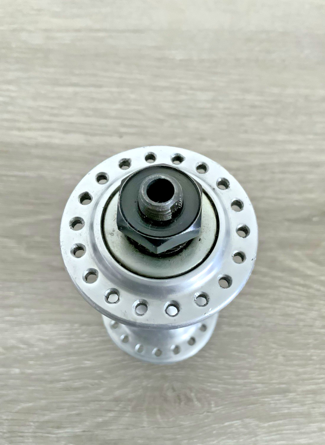 SHIMANO FRONT HUB 36 HOLE 100 MM SPACING WITH GREASE PORT