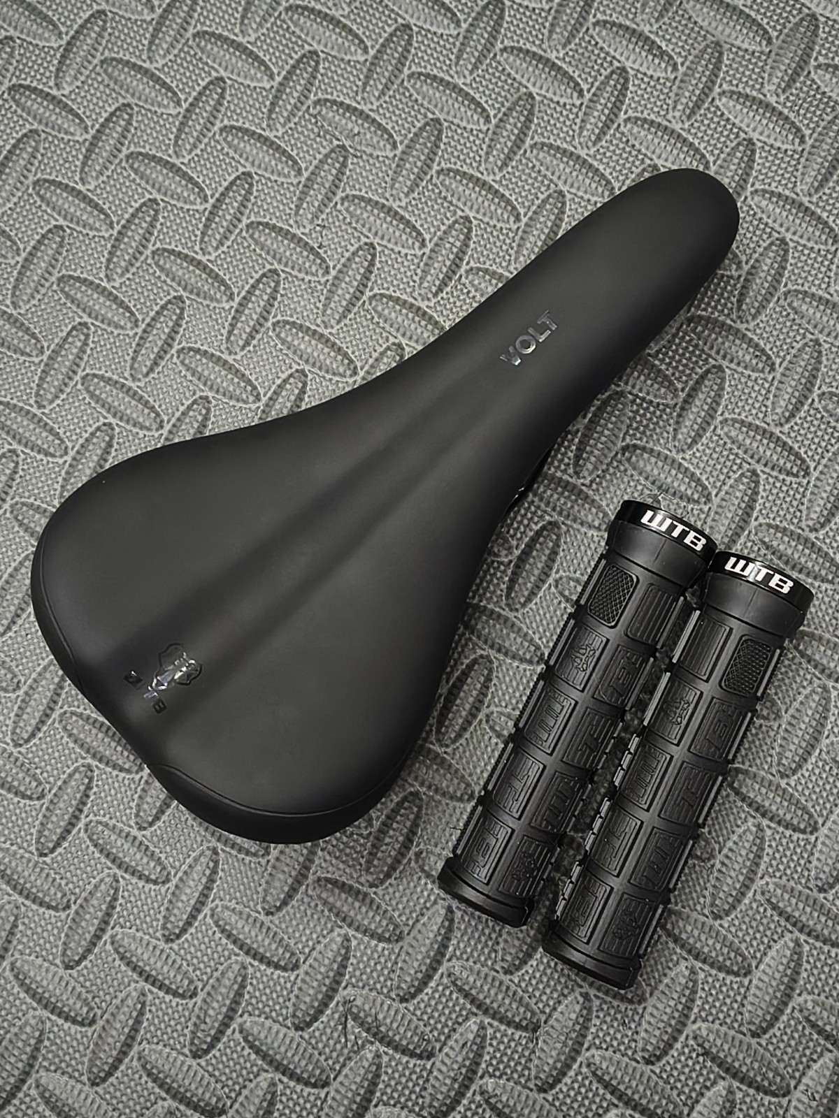 WTB Volt 130mm x 255mm Saddle & Grips Set