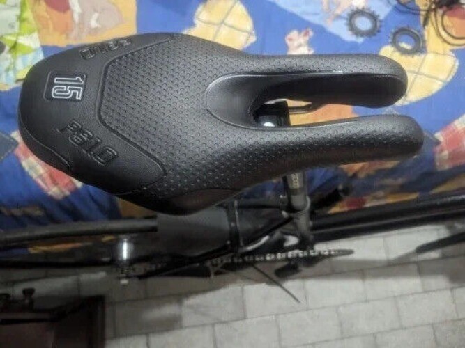 Road Bike Triathlon Short Nose Saddle Bike Seat Imitation Leather Back Seat Mat