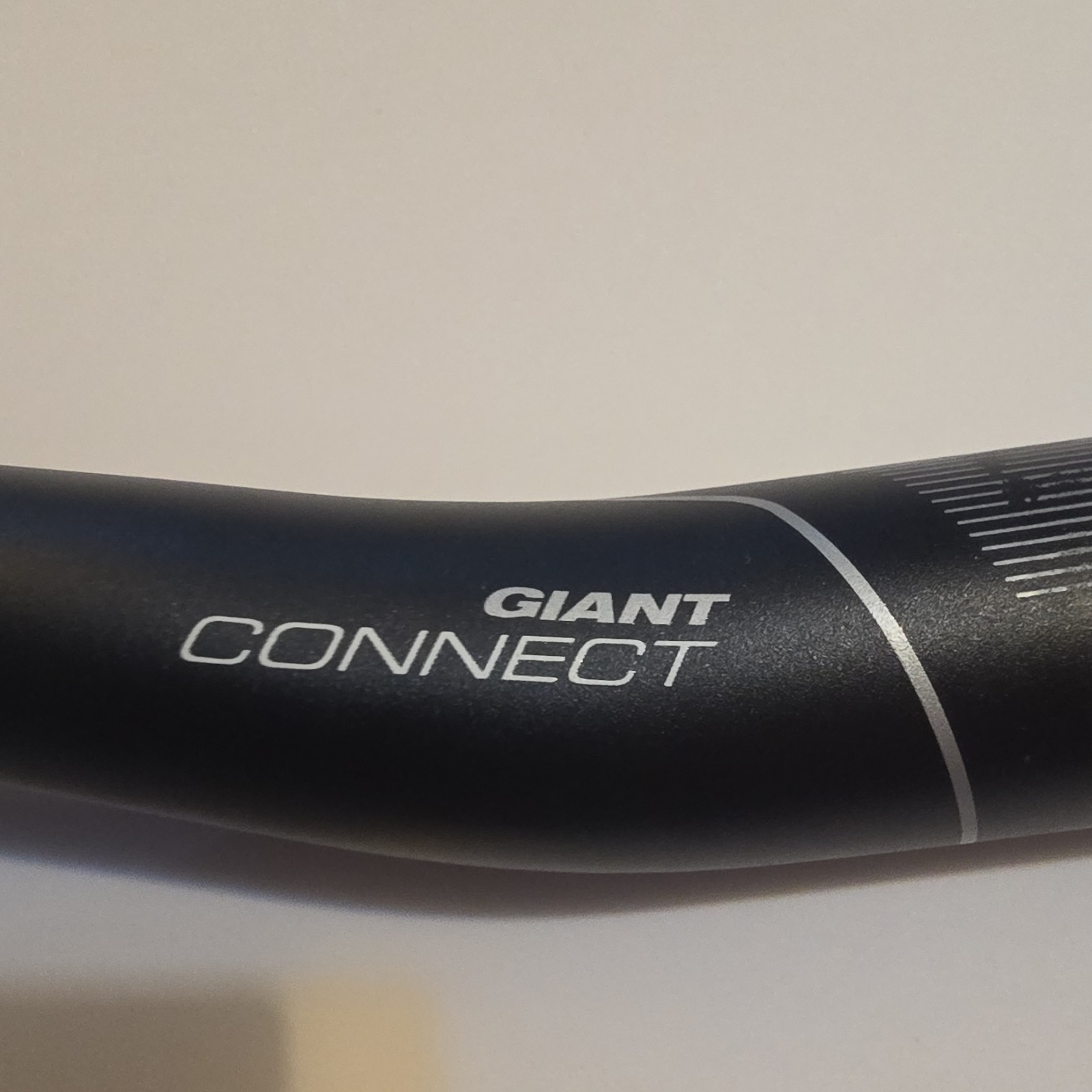 Giant Connect Bicycle Handlebars 31.8mm Clamp 690mm Width Black