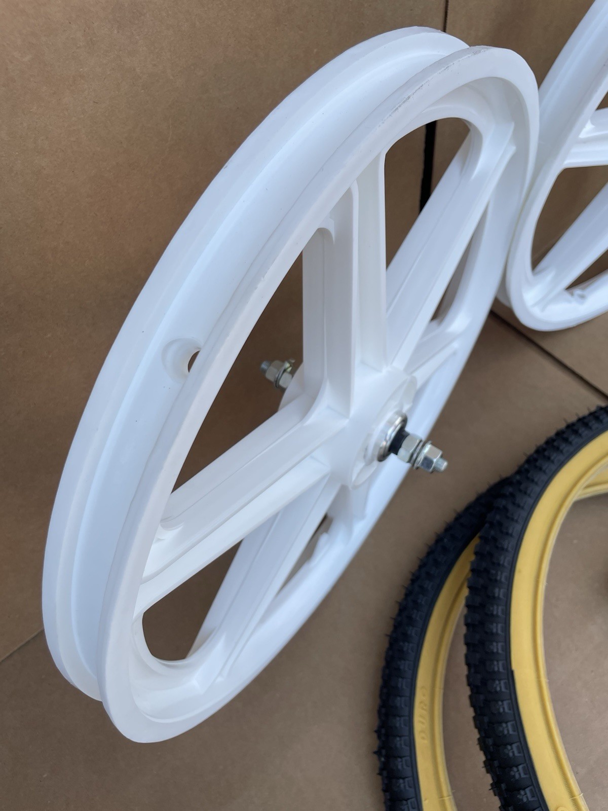 20″ Bicycle Plastic WHITE 6-spoke Mag Wheel Gum Wall Tires Set GT Dyno Rims BMX