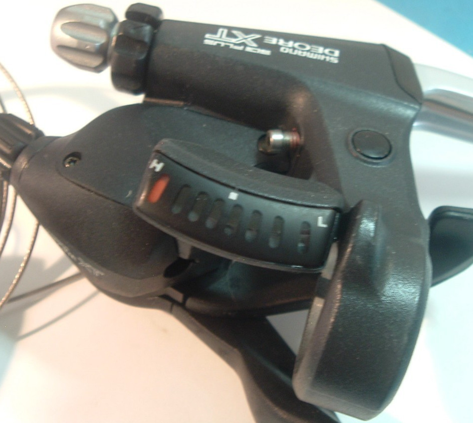 Shimano Deore XT 3×8-Spd ST-M738 Shifters/Brake Levers MTB NEW/NOS- RF+ STI