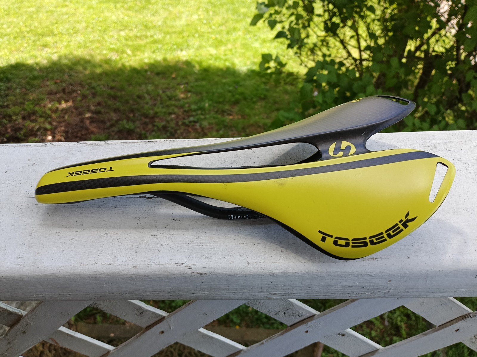 TOSEEK Full Carbon Fiber Bicycle Saddle Hollow Racing Seat 3.77 oz Yellow/Black
