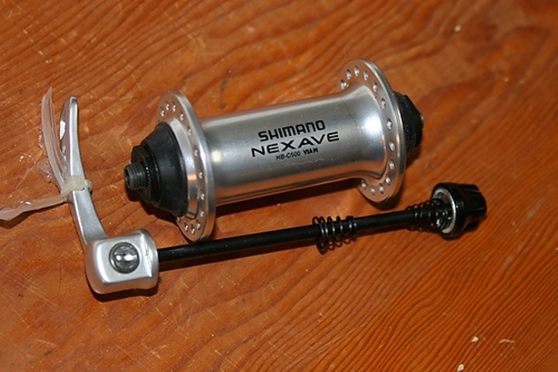 Shimano Nexave Front Hub 36 hole C500 Silver with Skewer HB16